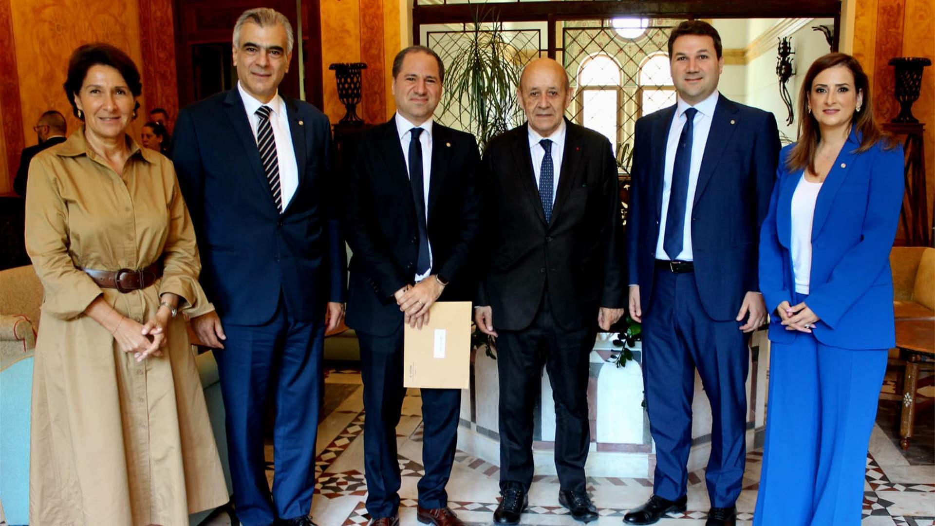 Kataeb Party presents roadmap for Lebanon’s &#39;restoration&#39; during meeting with Le Drian 