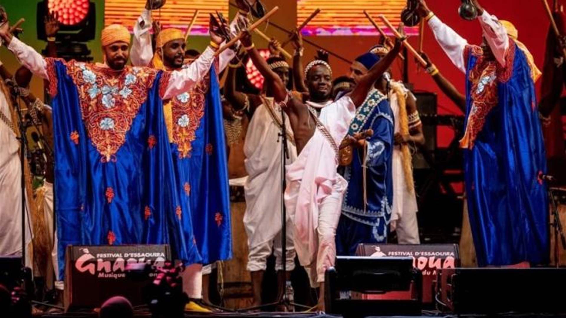 بعد توقف 3 سنوات... مهرجان كناوة وموسيقى العالم المغربي يعود بقوة! (فيديو)