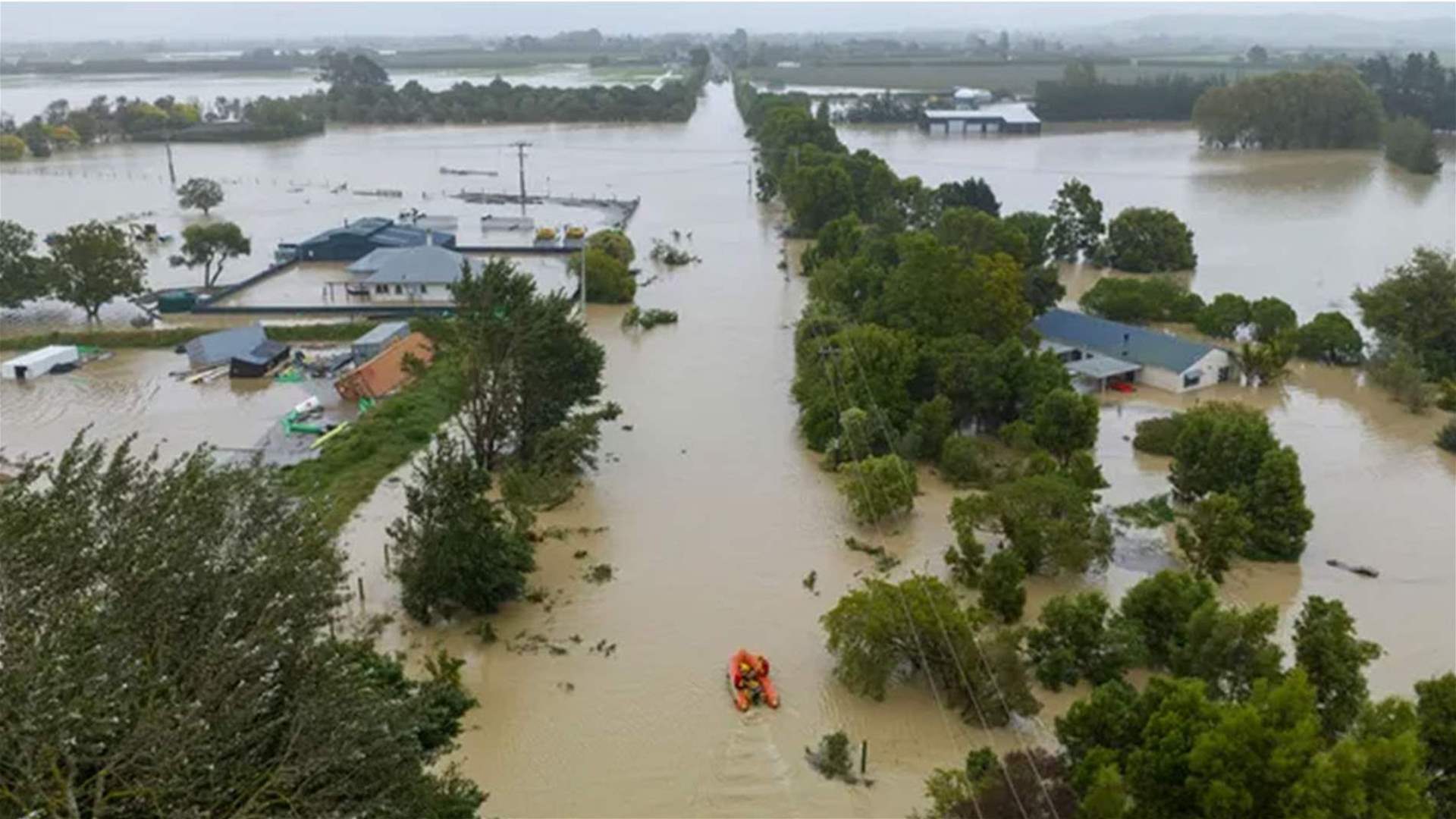 سقوط قتيلين وإجلاء آلاف الأشخاص جراء فيضانات في تشيلي