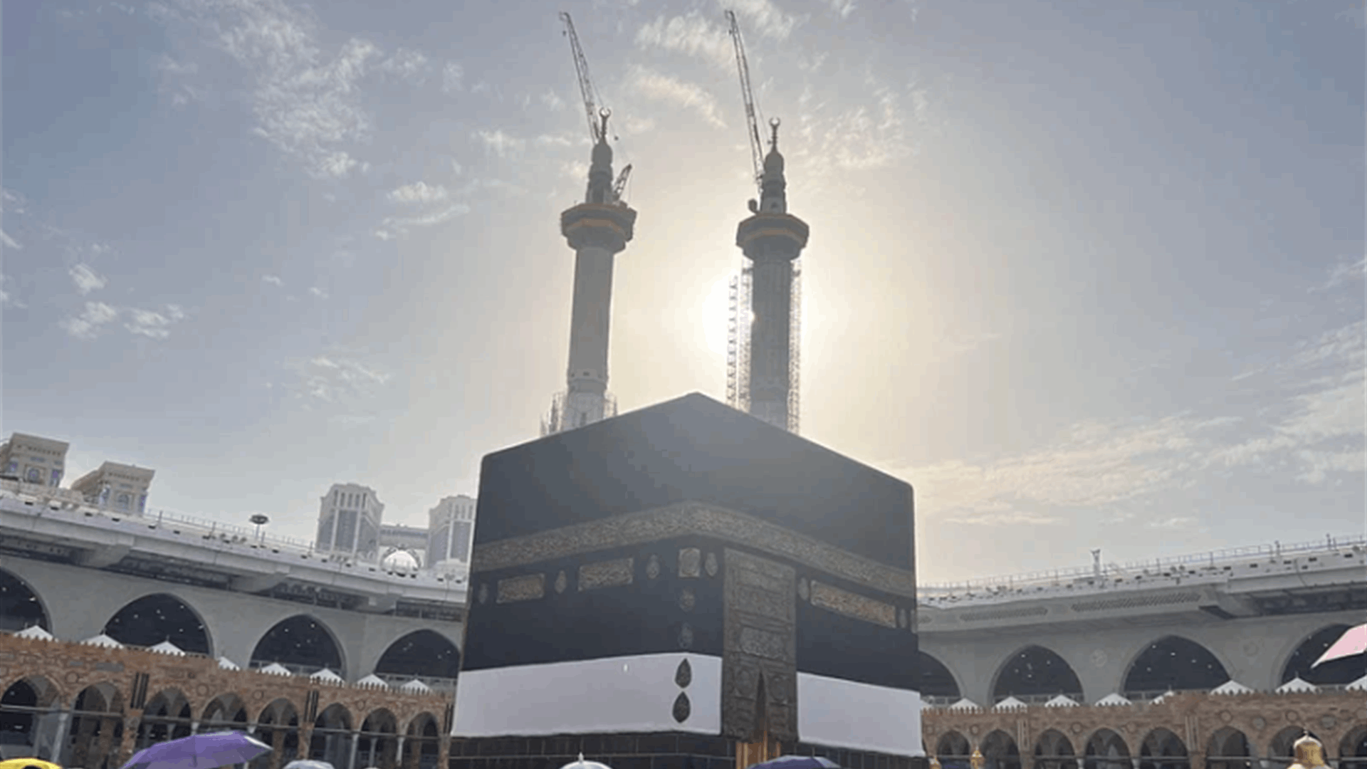As temperatures climb, pilgrims ascend Mount Arafat for hajj climax