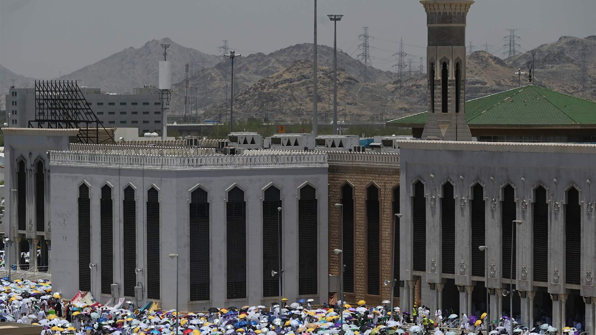 لأداء ركن الحج الأعظم أكثر من مليونين وثلاثمئة الف حاج في السعودية 
