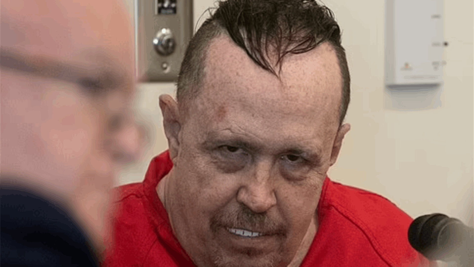 بعد اغتصابه لإبنة الـ11 عاماً ومربيتها ثم قتلهما... الحكم بحق المجرم صدر ورد فعله كان صادماً!