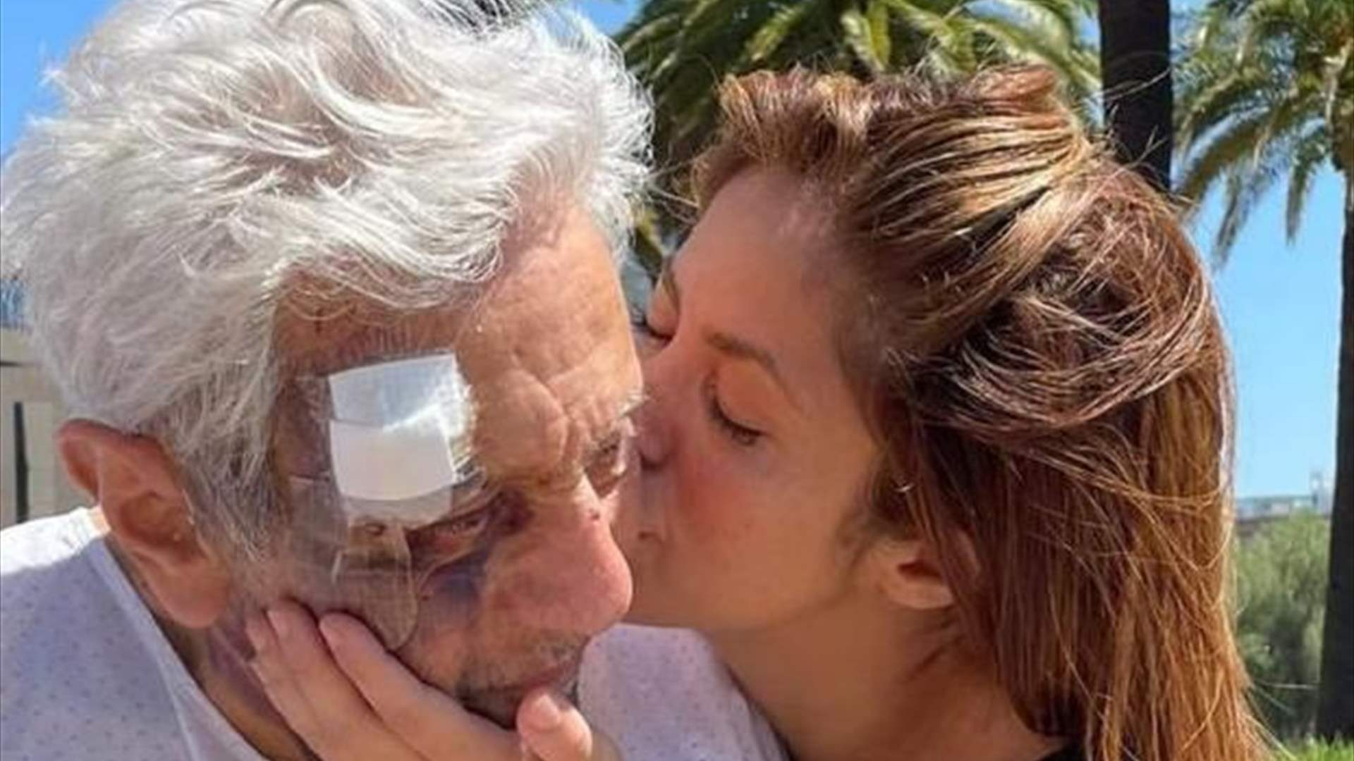 "اكتشفت من الصحافة أنني تعرضت للخيانة عندما كان والدي في العناية المركزة"... شاكيرا تتحدث عن خيانة بيكيه لها!