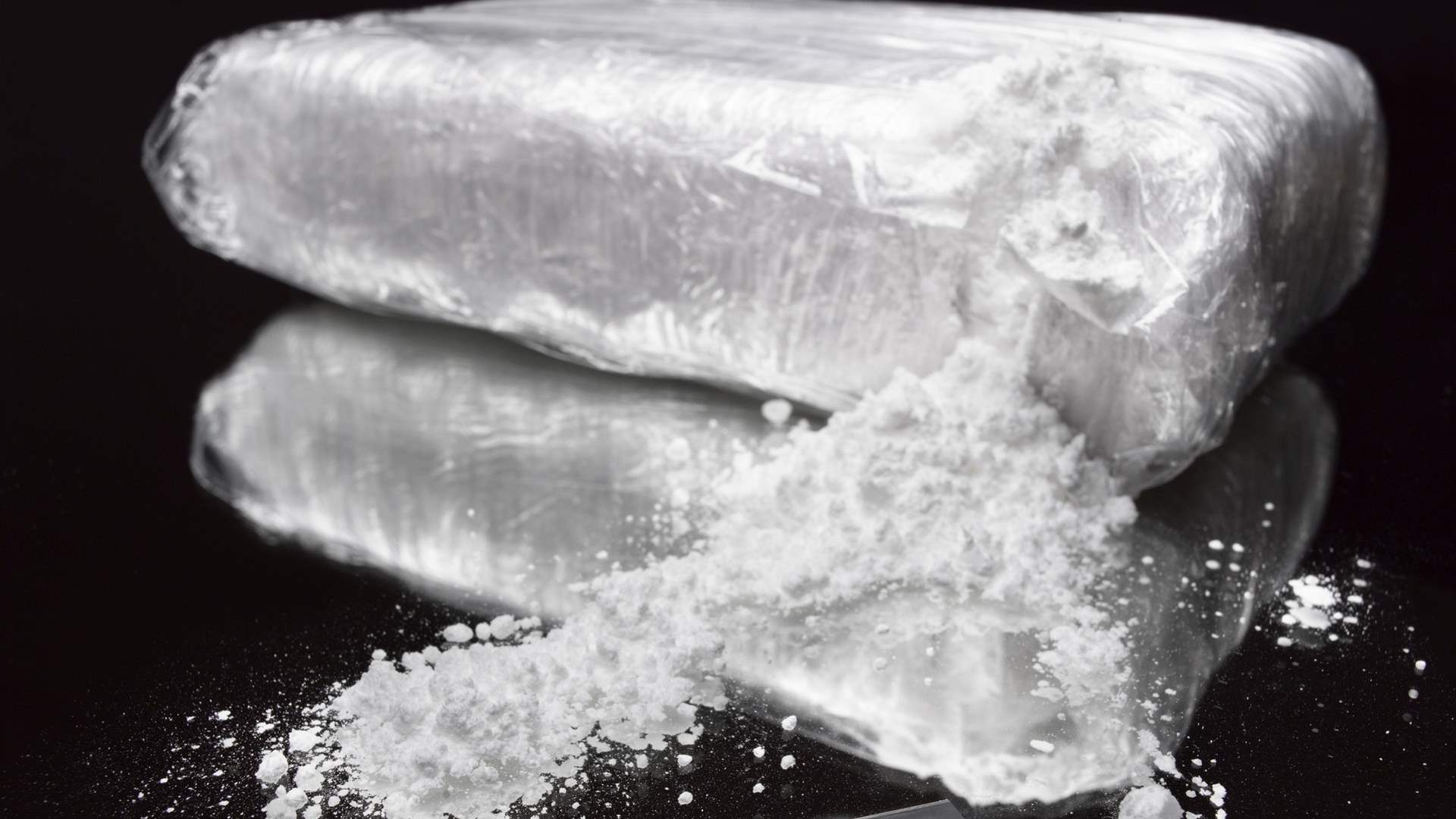 Drugs rain down on French countryside as plane trafficker panics