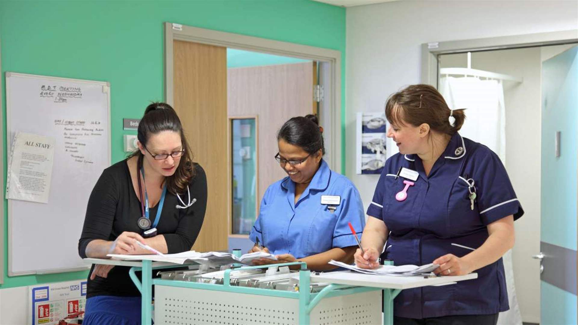 UK govt announces huge recruitment drive for health service