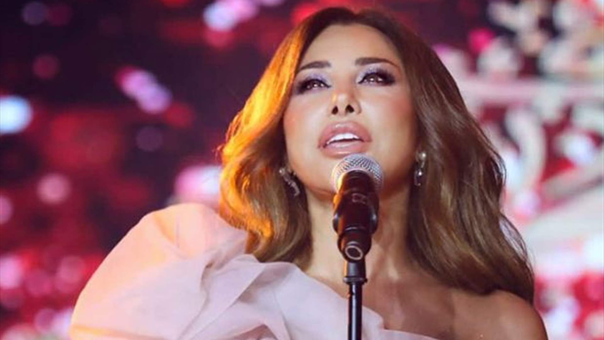 نجوى كرم تغنّي في بيروت: "غصب عن اللي ما بيريدوا" (فيديو)