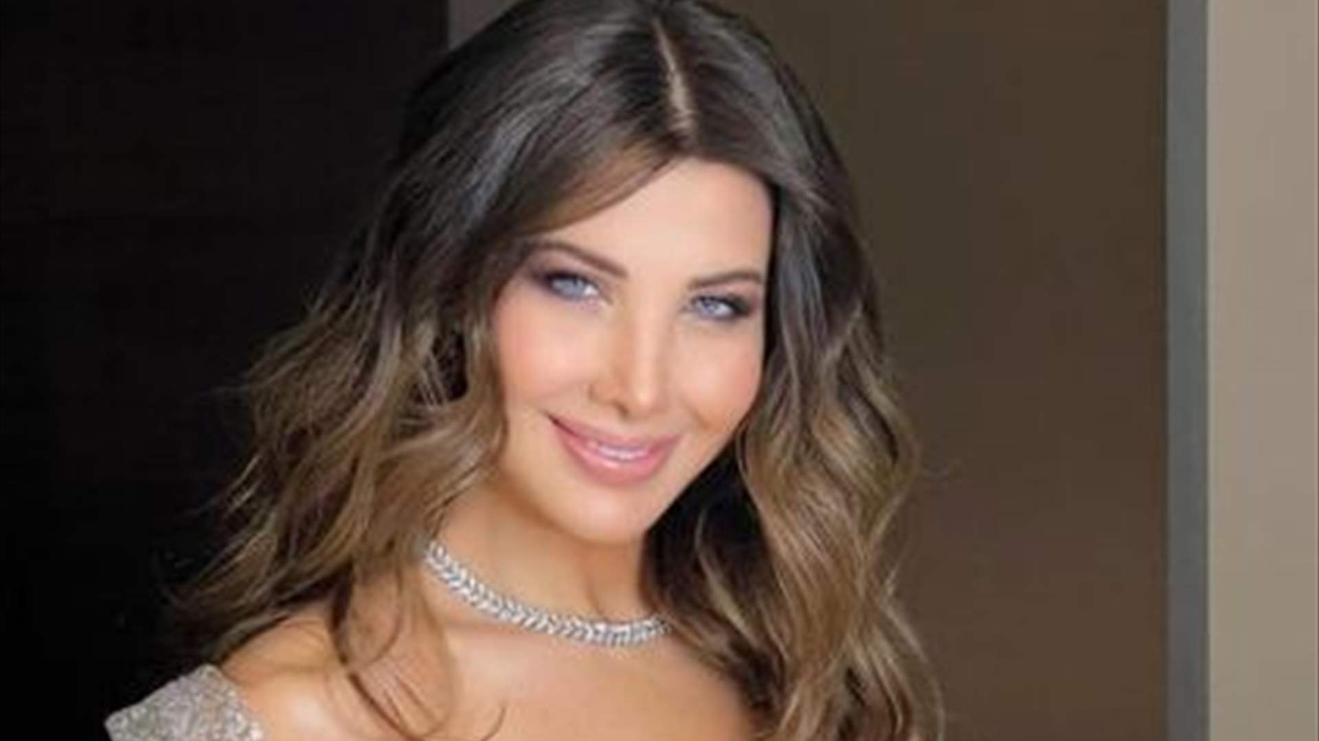 نانسي عجرم تقضي إجازتها مع ابنتيها في لندن.. عفويّة تأسر القلوب (صورة) 