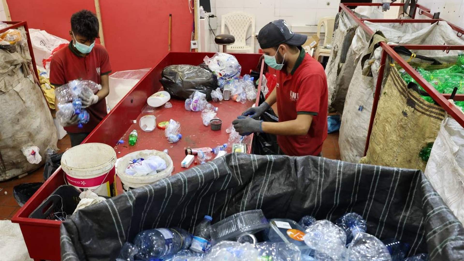 &#39;Drive-throw&#39; recycling aims to ease Lebanon garbage crisis