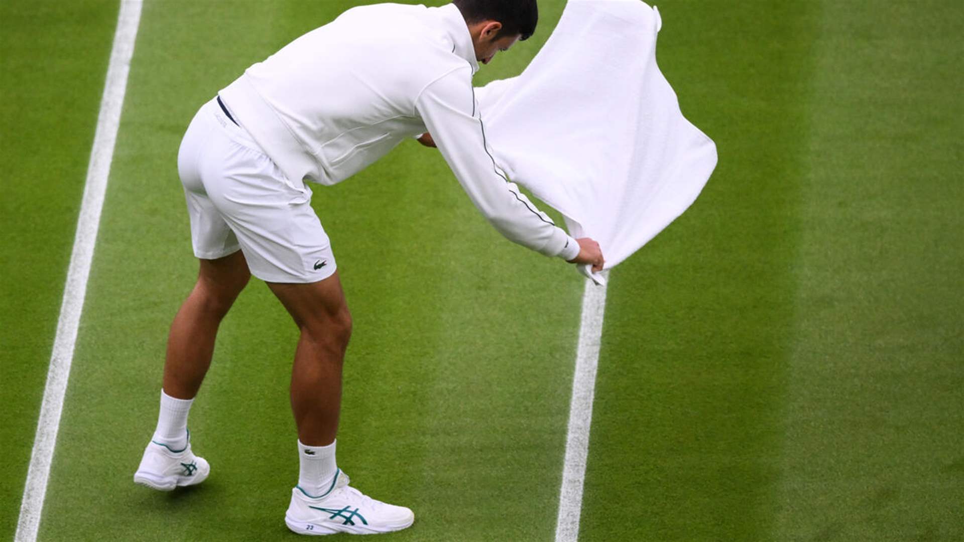 Djokovic dries Wimbledon court before wiping floor with opponent