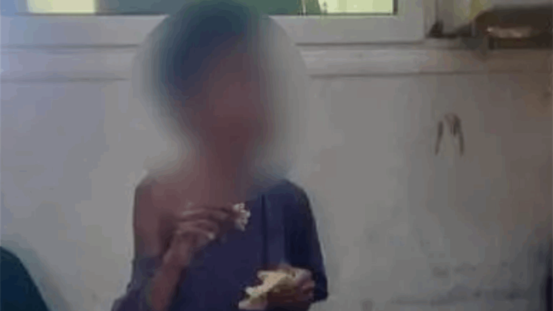 سجنه والده وزوجته عارياً ومكبلاً وحرماه من الطعام لمدة عام... قصة إبن الـ11 سنة من ذوي الإحتياجات الخاصة تهز ليبيا!