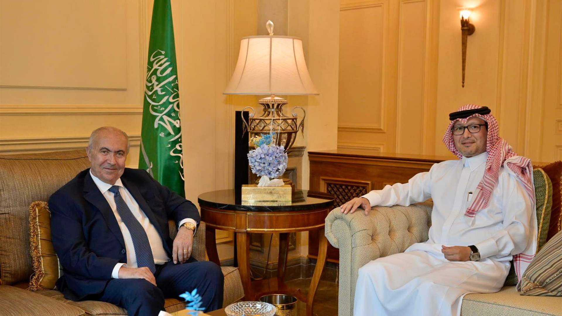 مخزومي زار السفير السعودي: البخاري جدد التأكيد أن المملكة لن تتوقف عن مساعدة لبنان وشعبه