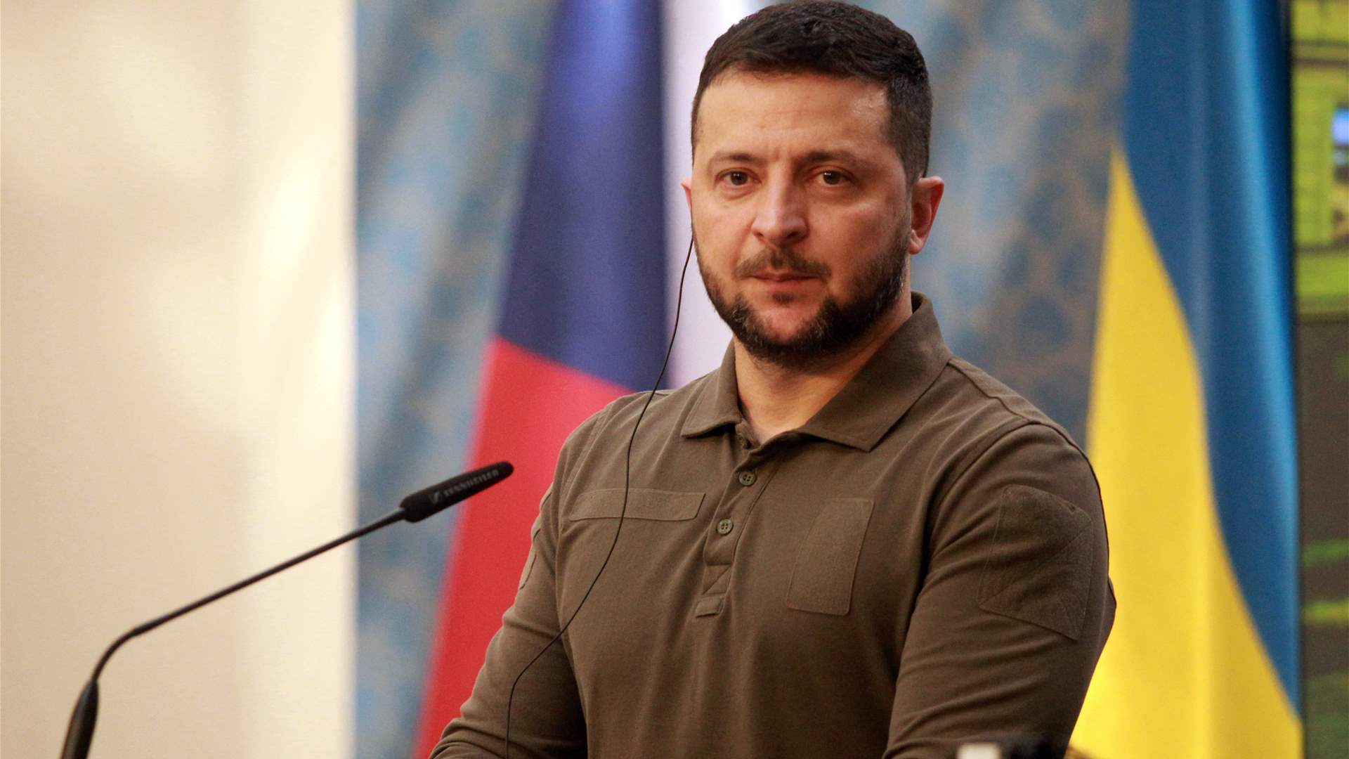 زيلينسكي: "من الصعب" محاربة روسيا من دون أسلحة بعيدة المدى