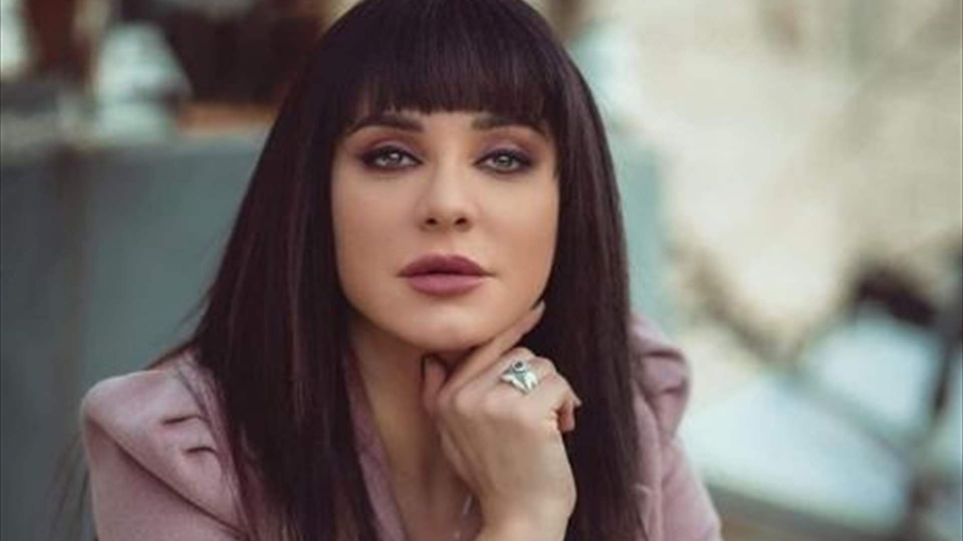 سلاف فواخرجي تُبَكي روّاد الإنترنت برسالتها الحزينة: تهت عن بيتي وبتُّ بلا عنوان