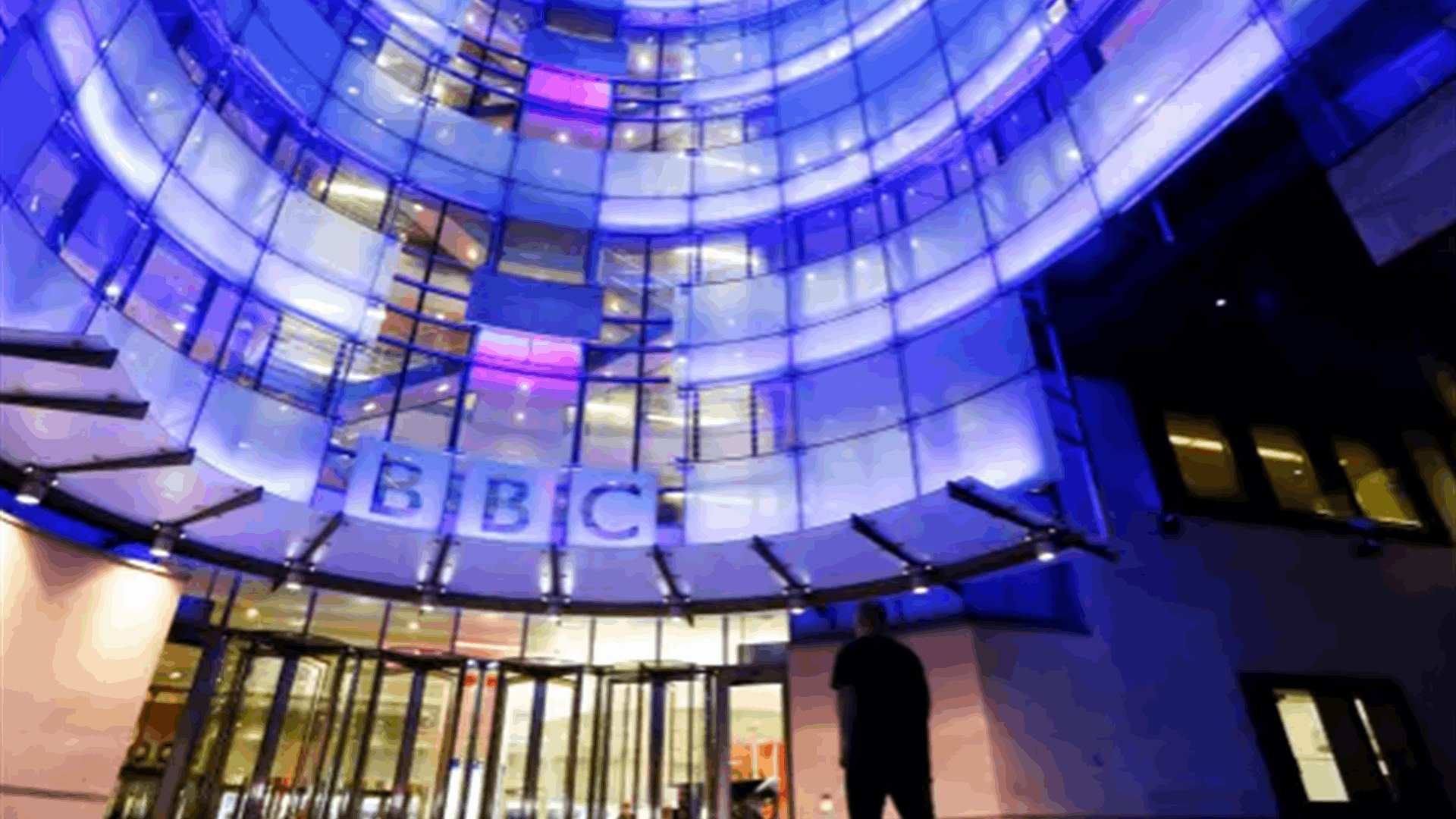 فضيحة جنسية لمذيع شهير تهز شبكة BBC... وهذه التفاصيل!