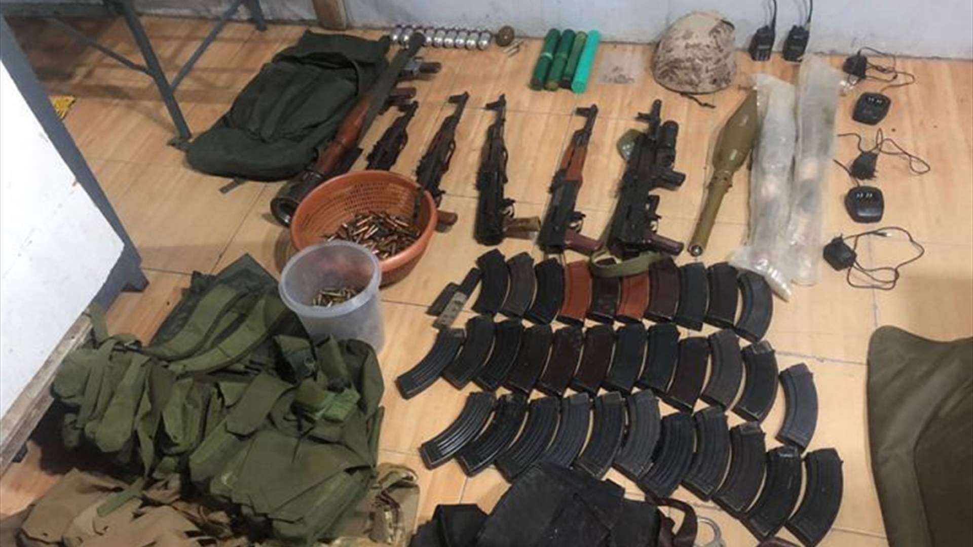عمليات دهم وتوقيف مطلوبين في حي الشراونة –بعلبك... وجرحى بصفوف الجيش 