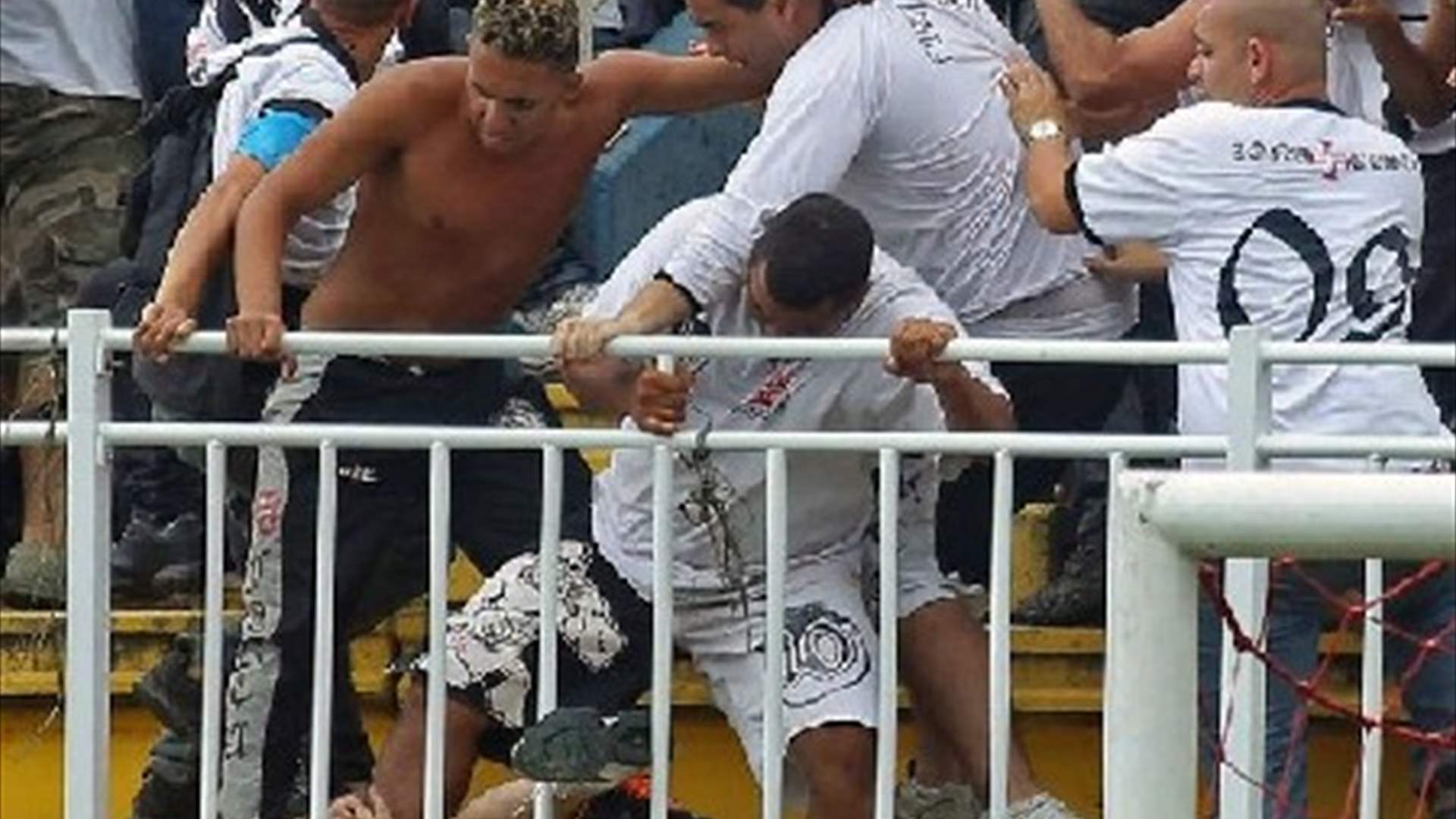 بعد مشاجرة في احدى مباريات كرة القدم... وفاة شابة متأثرة بجراحها!