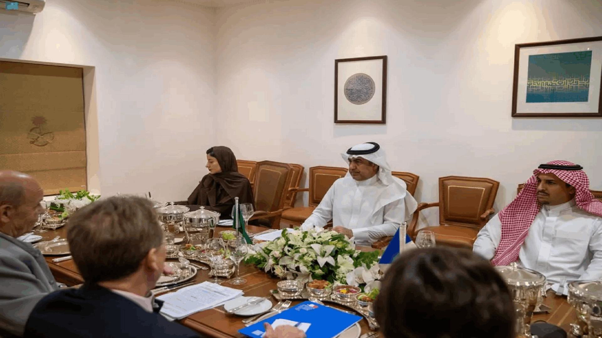 المستشار العلولا التقى لودريان في ديوان وزارة الخارجية بالرياض... والملف اللبناني على الطاولة