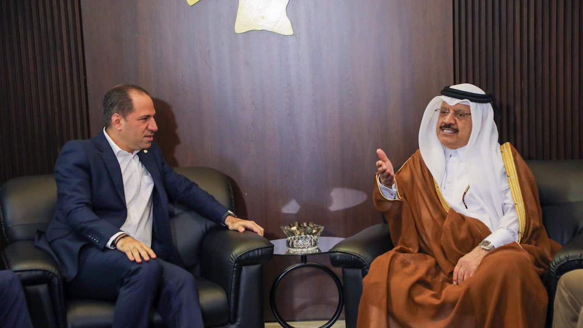 رئيس الكتائب يلتقي السفير القطري: لبنان يرفض رئيساً يفرض عليه 