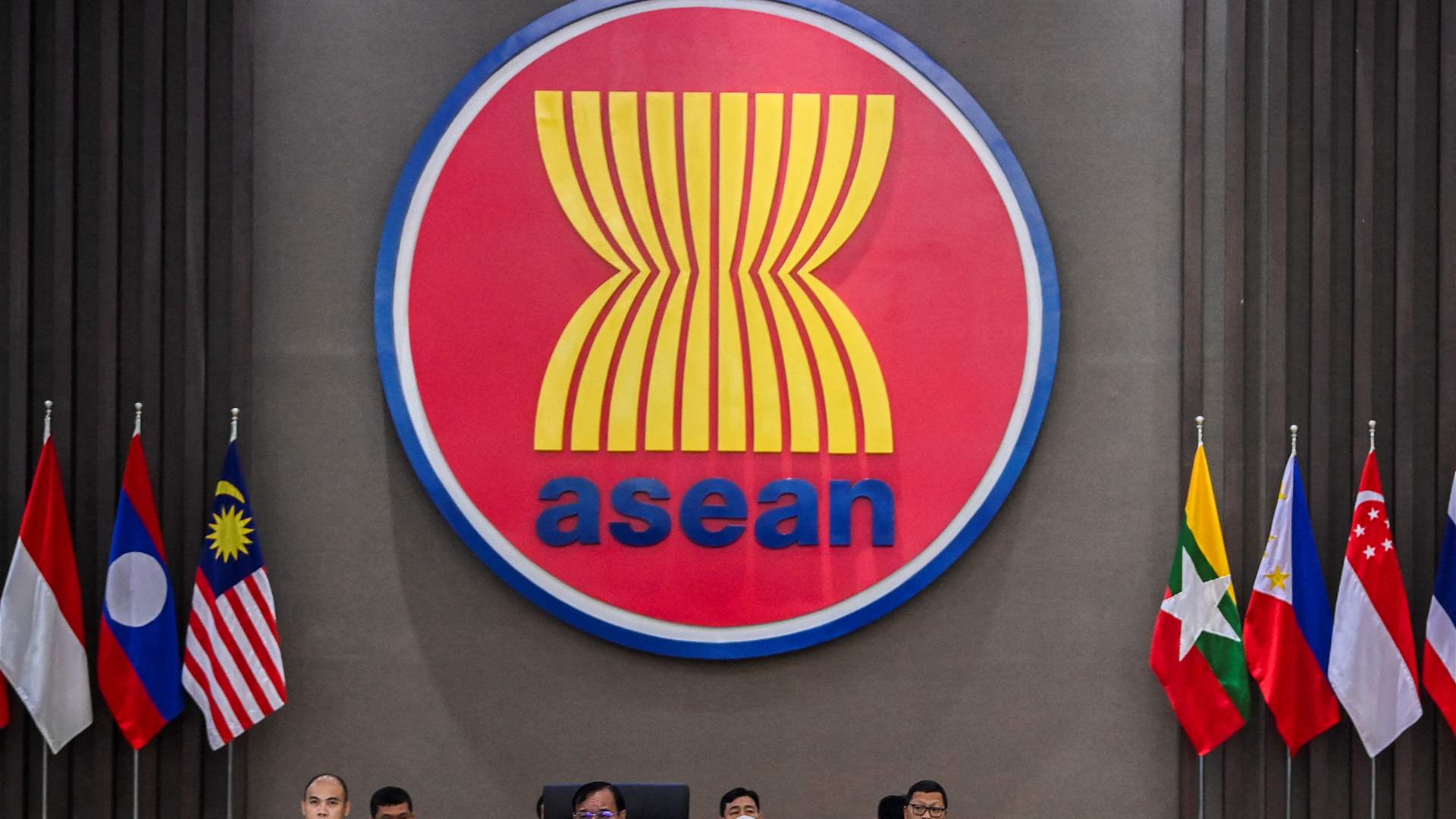 ASEAN unites with global powers: Accelerating growth and resolving disputes