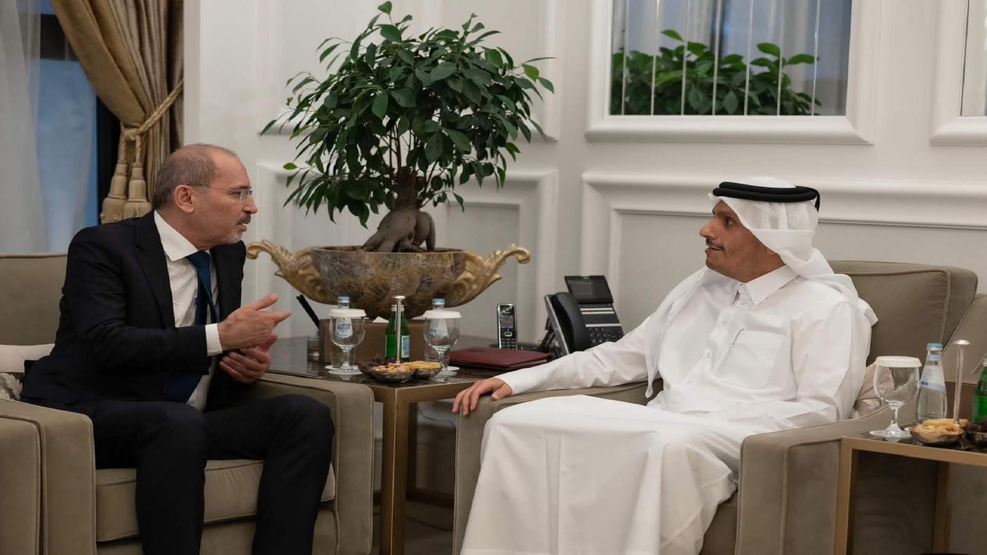 الصفدي يجري محادثات موسعة مع رئيس مجلس الوزراء ووزير الخارجية القطري