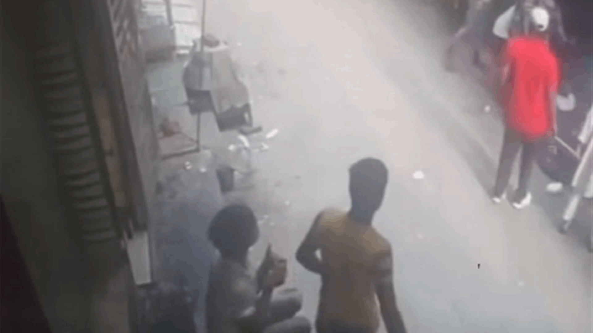 قصة حب تحولت إلى جريمة قتل... طعنوه وسط الطريق حتى الموت! (فيديو)