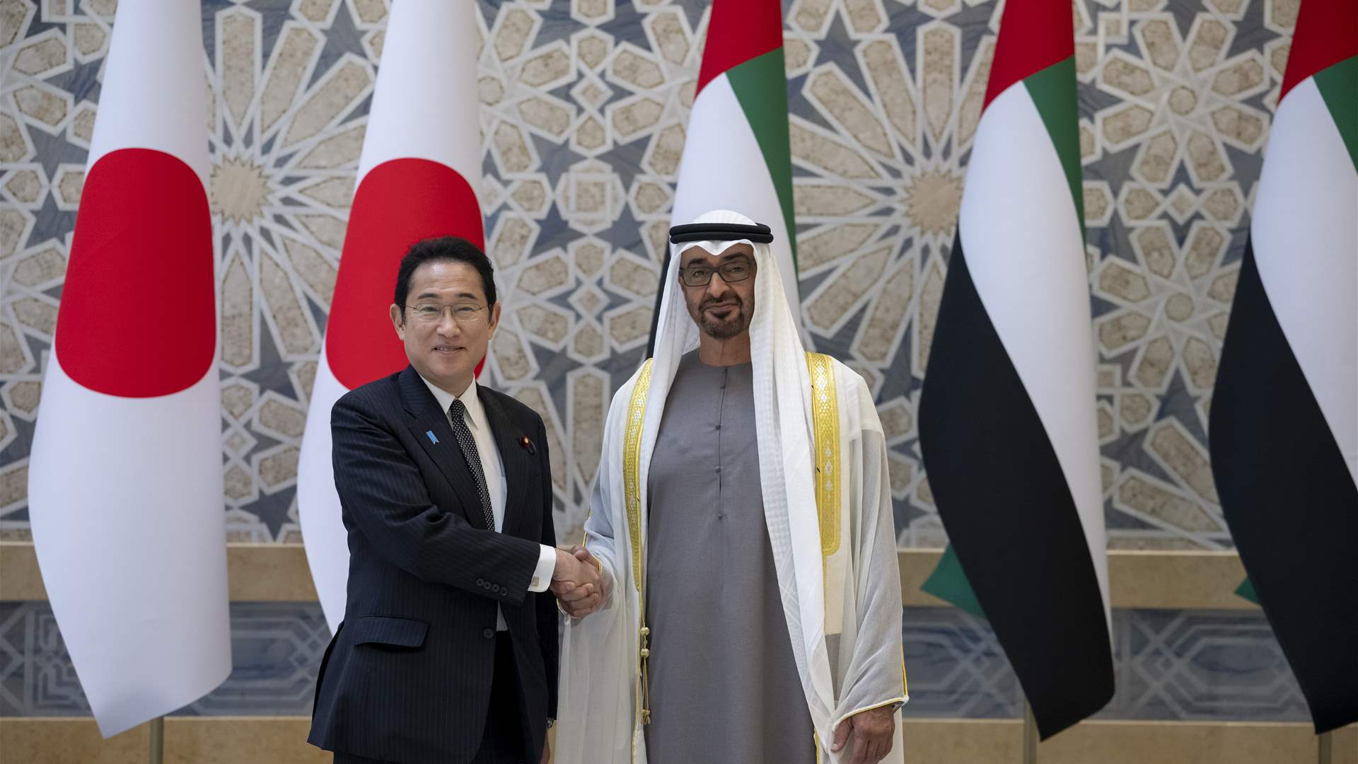 Japan&#39;s Prime Minister in Qatar on a visit centered on natural gas at the last stop of his Gulf Tour