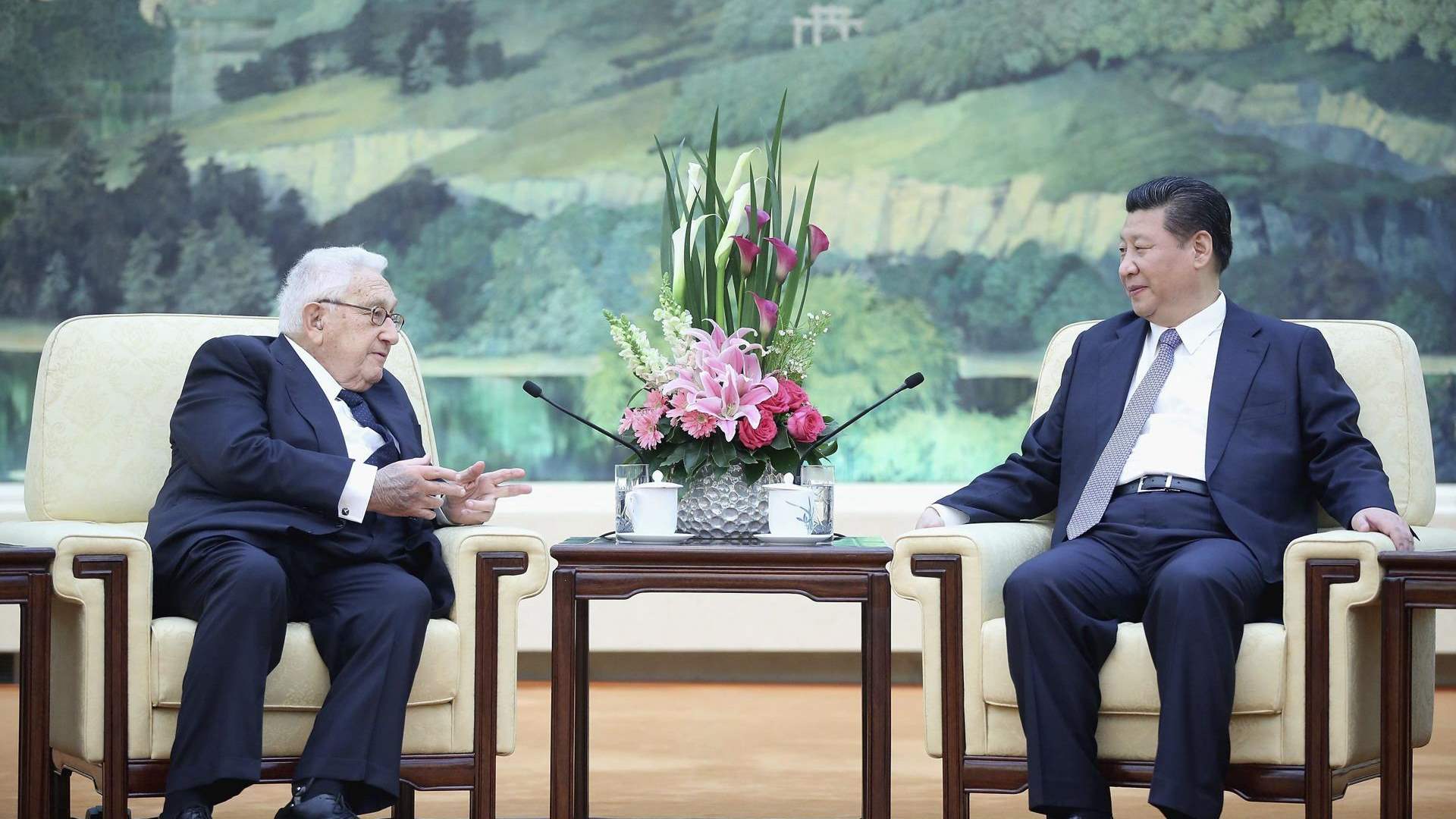 Chinese President meets former US Secretary of State Kissinger
