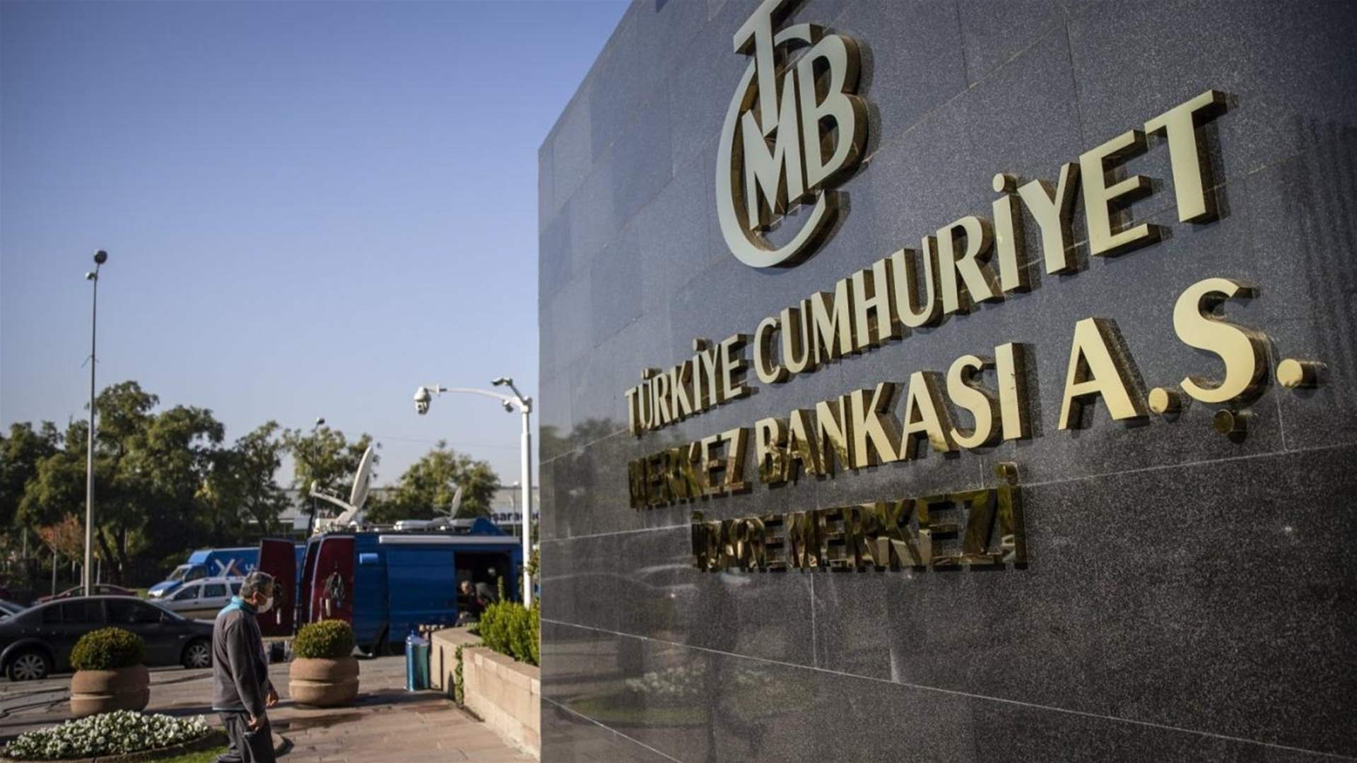 Turkey&#39;s central bank raises interest rates by 2.5 points to 17.5%