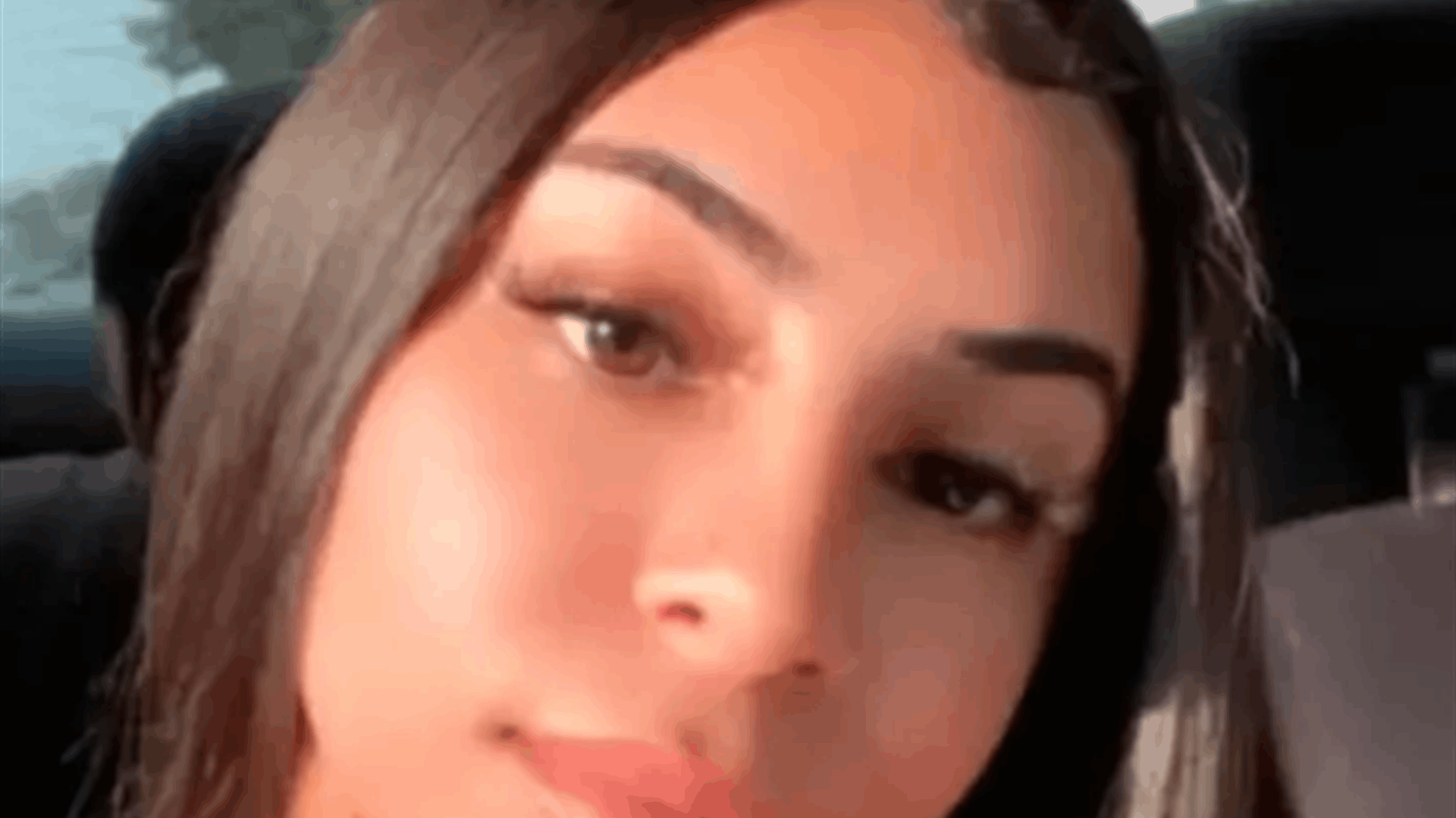 وضع جهاز تتبع في سيارة حبيبته... وبعد أن أزالته عاقبها بأسوأ الطرق!
