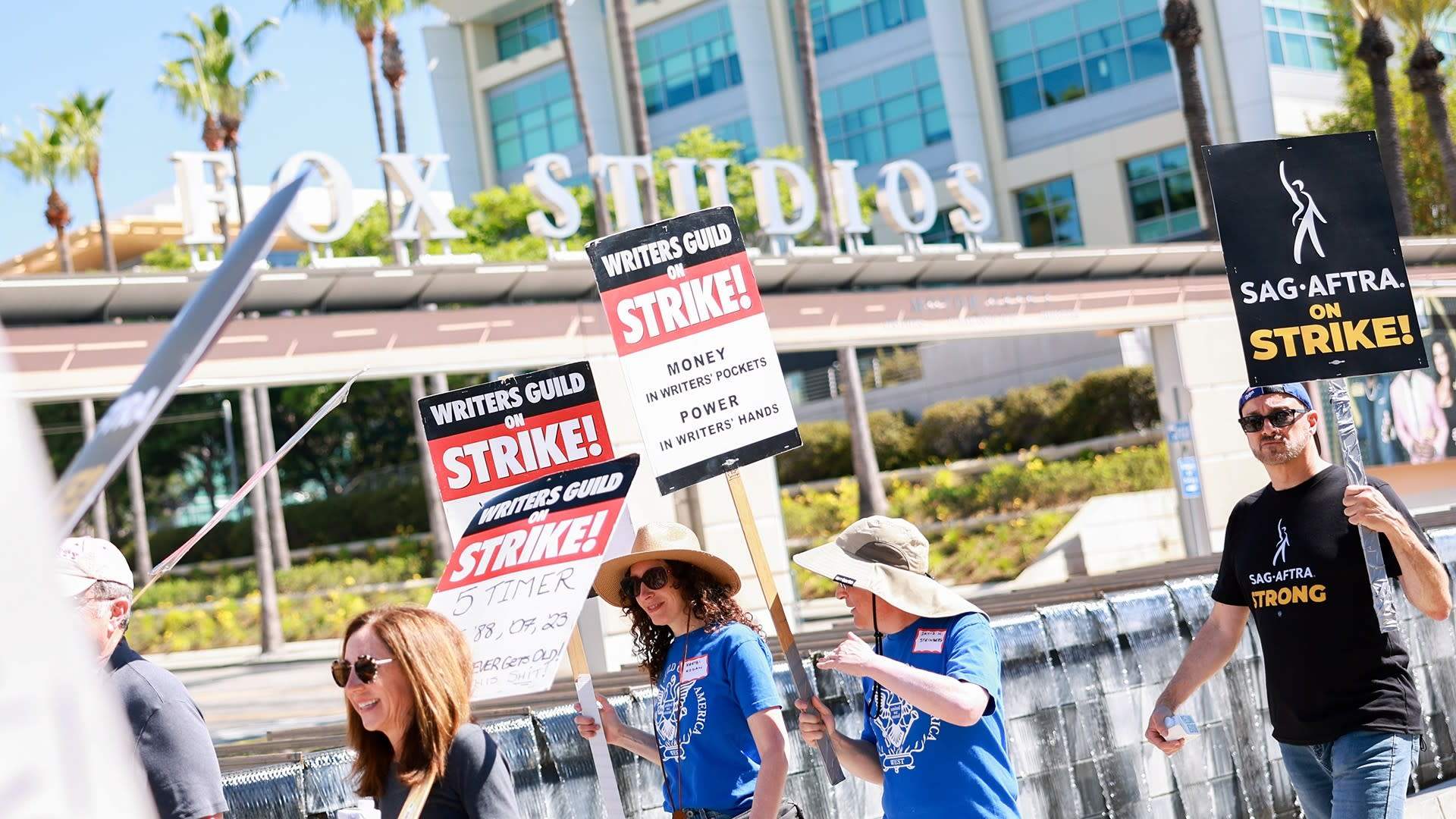 Agreement to avoid a large-scale strike on Broadway