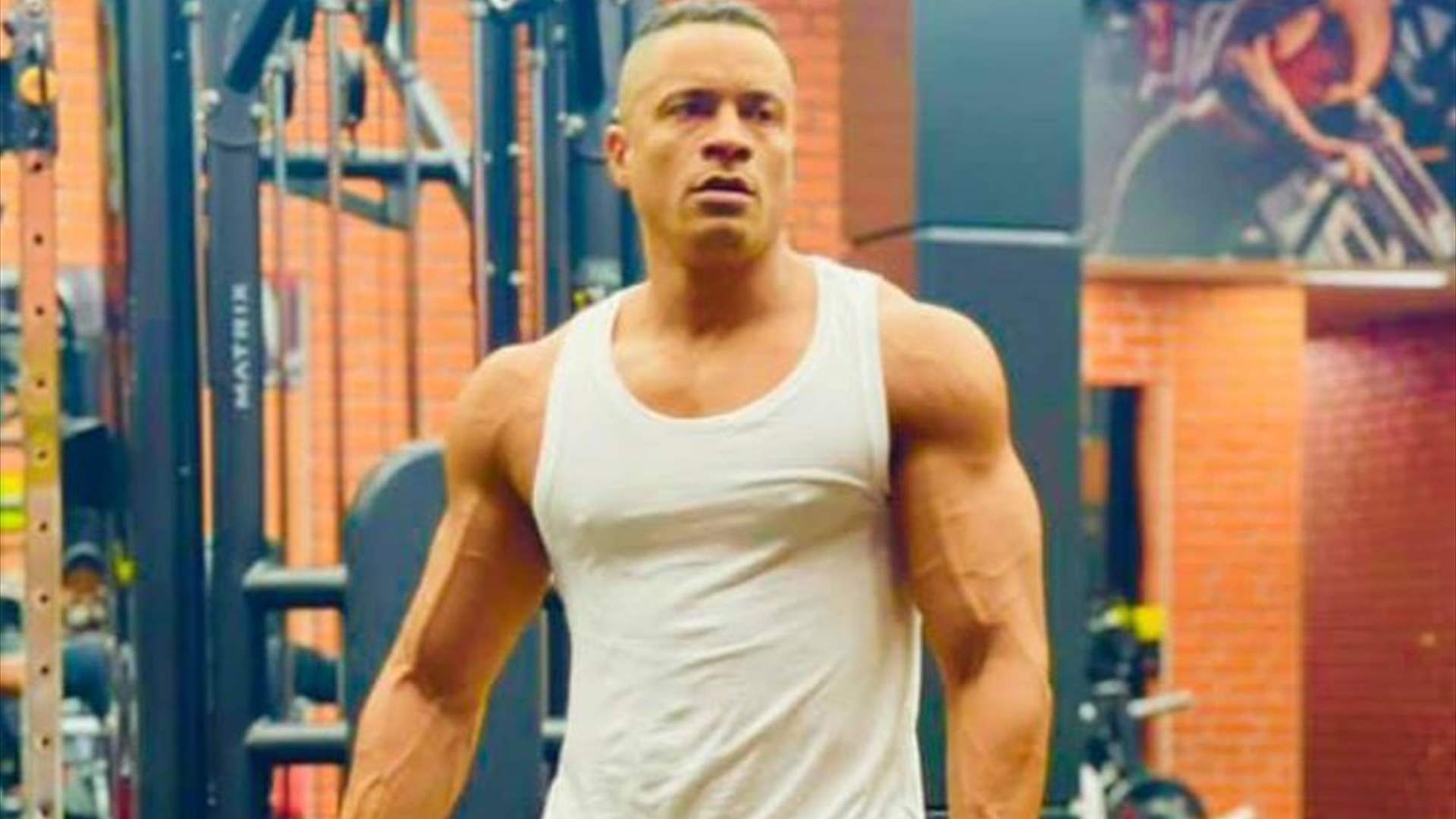 هل خان حسن شاكوش زوجته مع حورية فرغلي؟ 