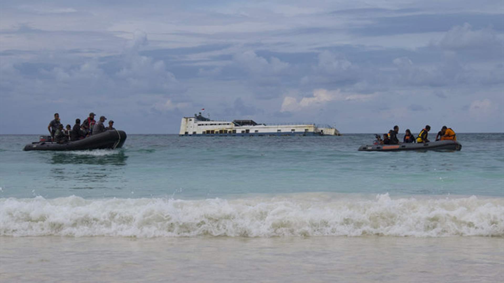 15 dead and 19 missing after boat sinks off the coast of Indonesia