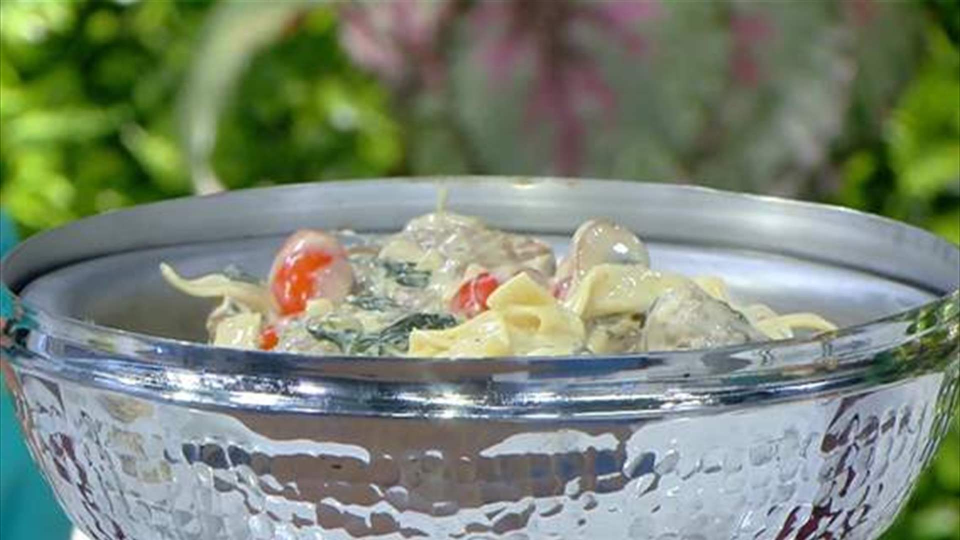 حضروا وصفة &quot;الفيتوتشيني الكريمية مع الستيك&quot; على طريقة الشيف فادي زغيب! (فيديو)