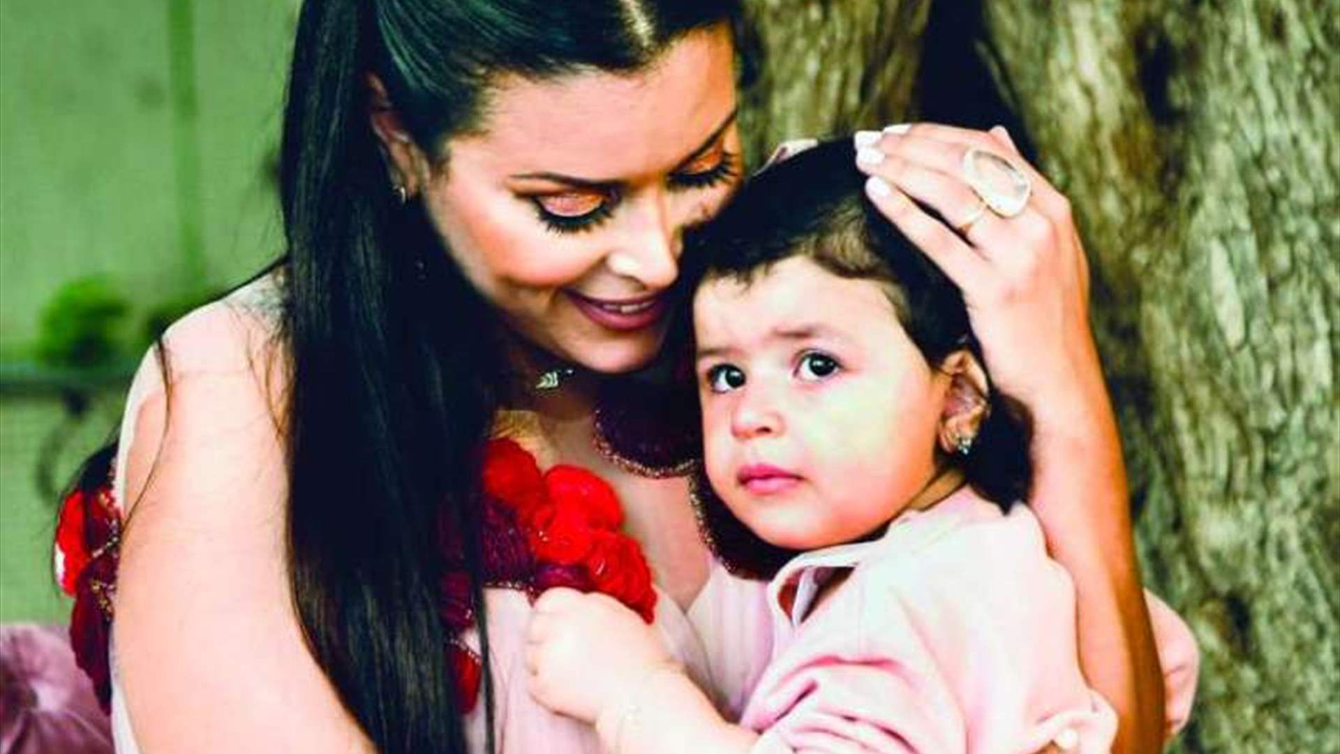 خطفها والدها من حضن أمها... إعلامية كويتية تُناشد بالتحرك لاستعادة ابنتها من زوجها اللبناني! (فيديو)