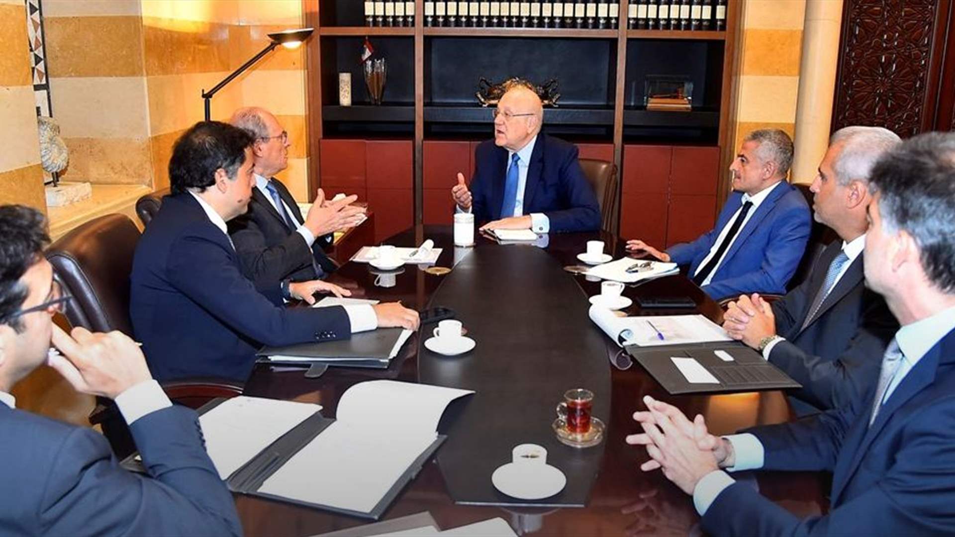 تقاذف جمر الحاكمية وتهديد نوابها بالعقوبات (النهار)