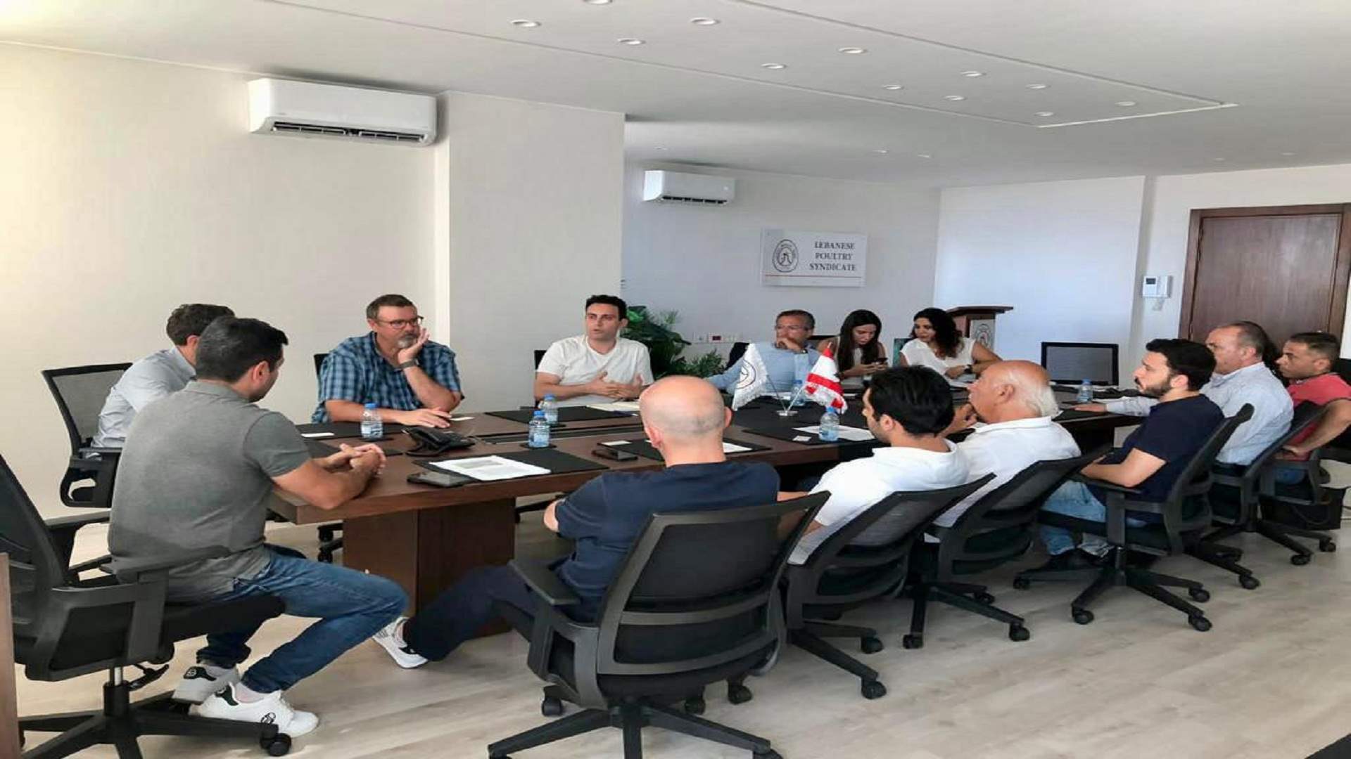 بطرس يدعو المزارعين الى الإستفادة من المشروع الممول من "USAID" لتجهيز مزارع الدواجن والمصانع بالطاقة الشمسية والعوازل الحرارية