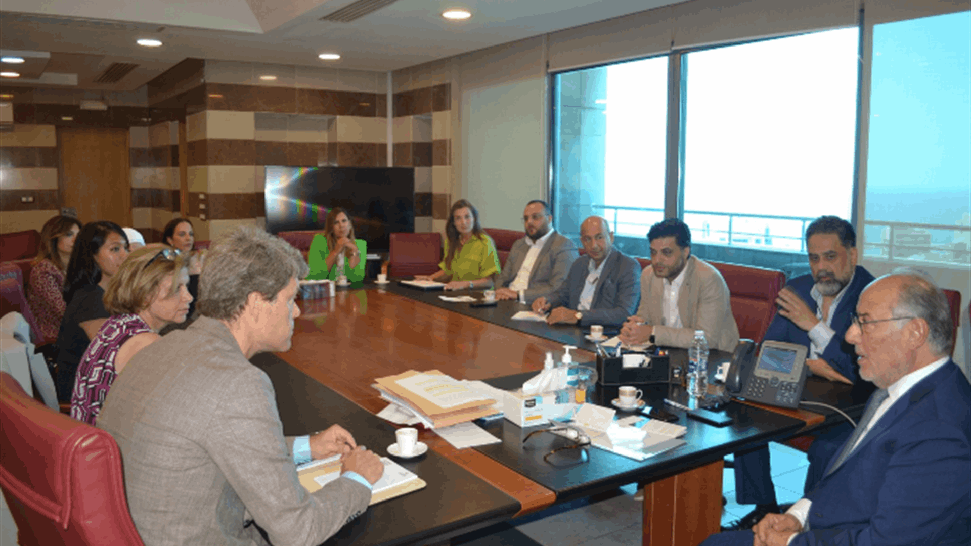 الحلبي عرض وبعثة البنك الدولي خطة العمل لتحسين نوعية التعليم وتطوير مهارات المعلمين