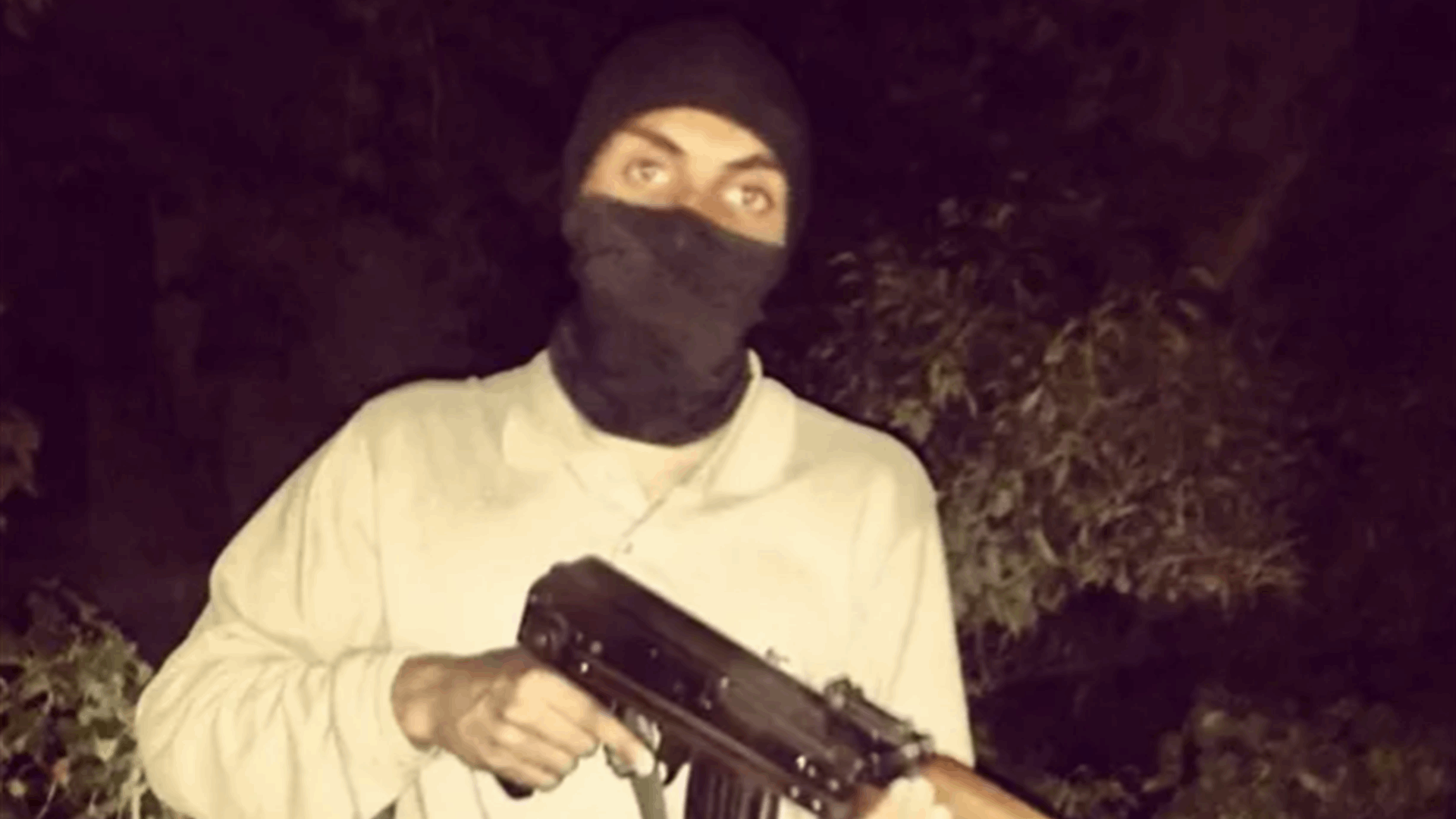 بعد اتّهامه بتأسيس حركة جهادية مع داعش… العثور على جثة مغنٍ في سجن إسباني!