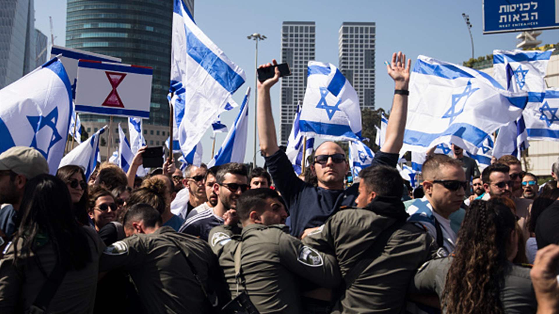 إسرائيليون يعودون للتظاهر في شوارع تل أبيب إحتجاجًا على خطة التعديلات القضائية  