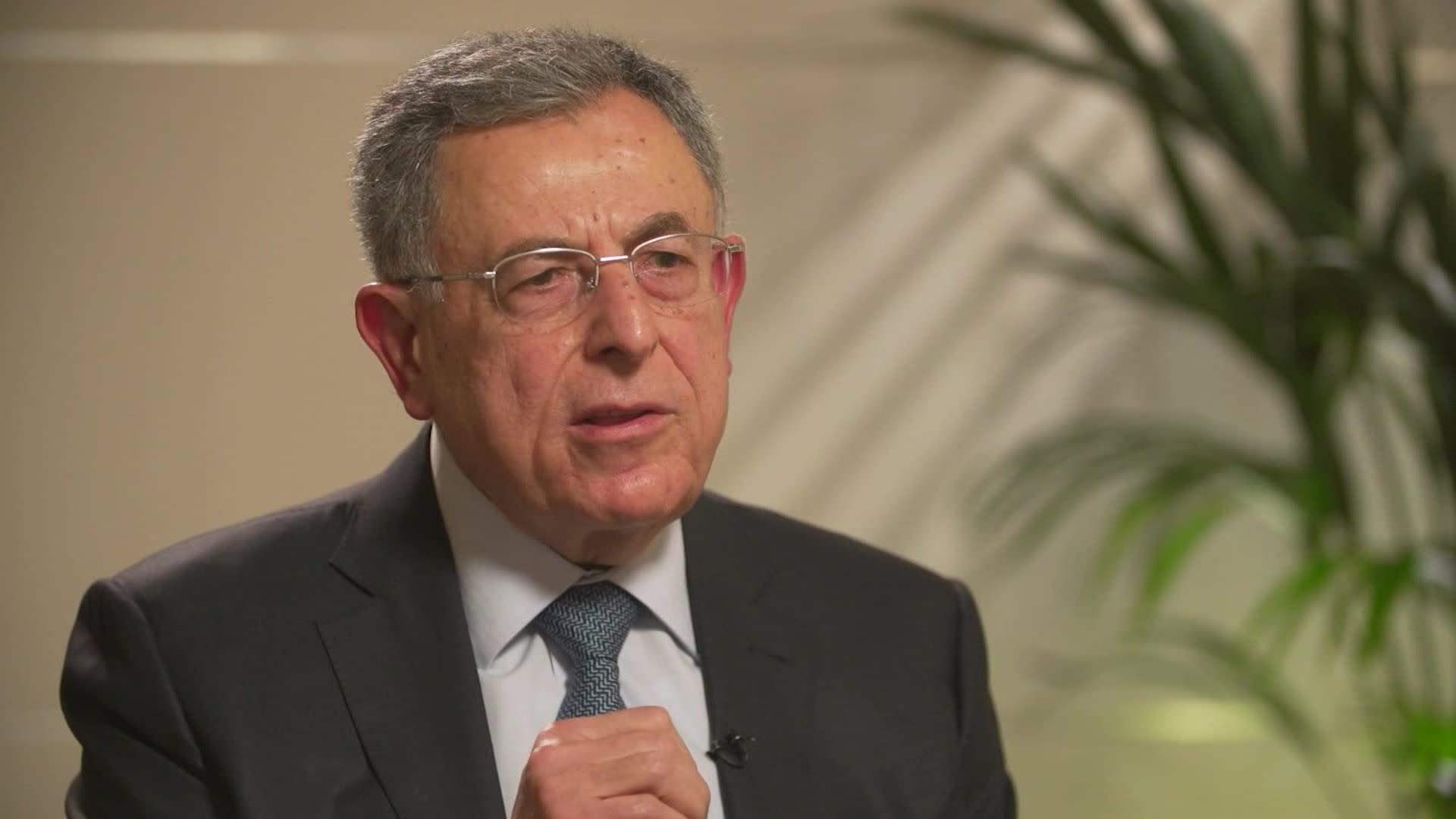 Siniora's media office fires back at Salameh: Siniora stood alone in opposing series of ranks and salaries