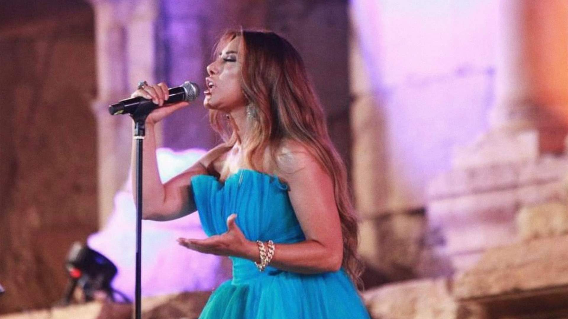 بعد دخولها موسوعة غينيس &quot;لأطول رداء&quot;... هذا ما أوضحته شمس الأغنية اللبنانية نجوى كرم في مقابلة حصريّة مع الـLBCI