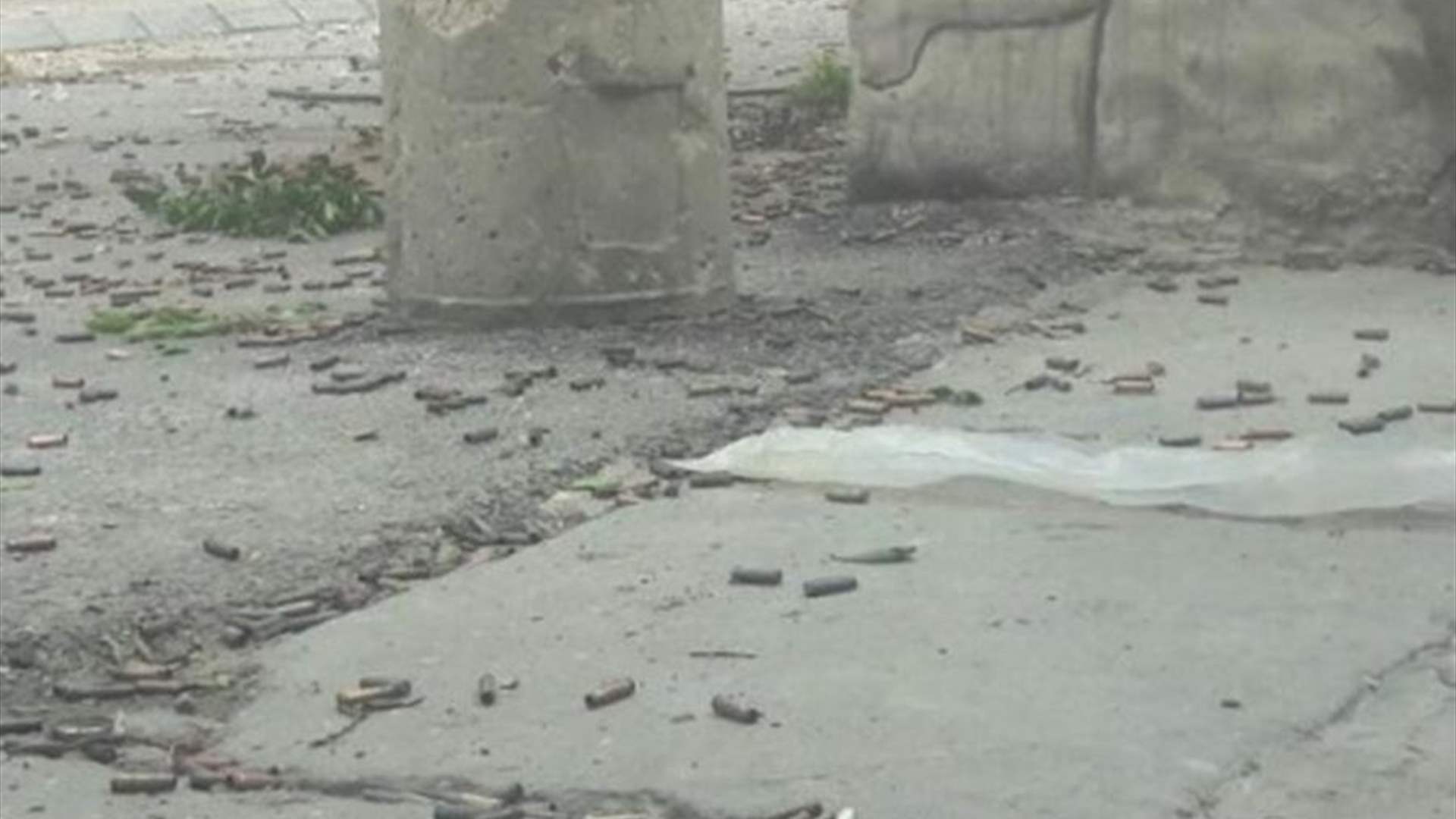 Stray bullets hit shops and homes in Sidon
