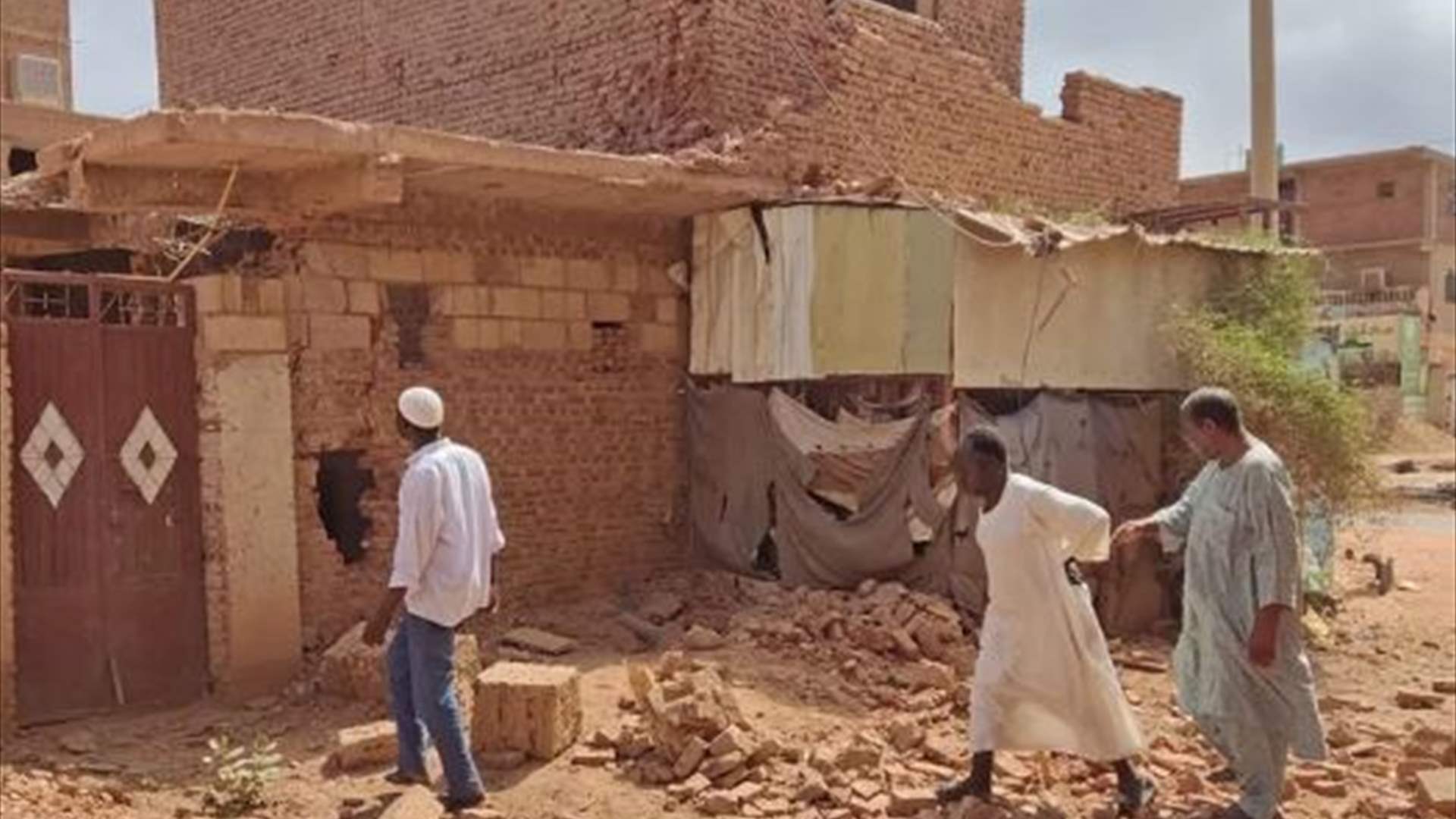 إجبار سكان حي جنوب الخرطوم على ترك منازلهم 