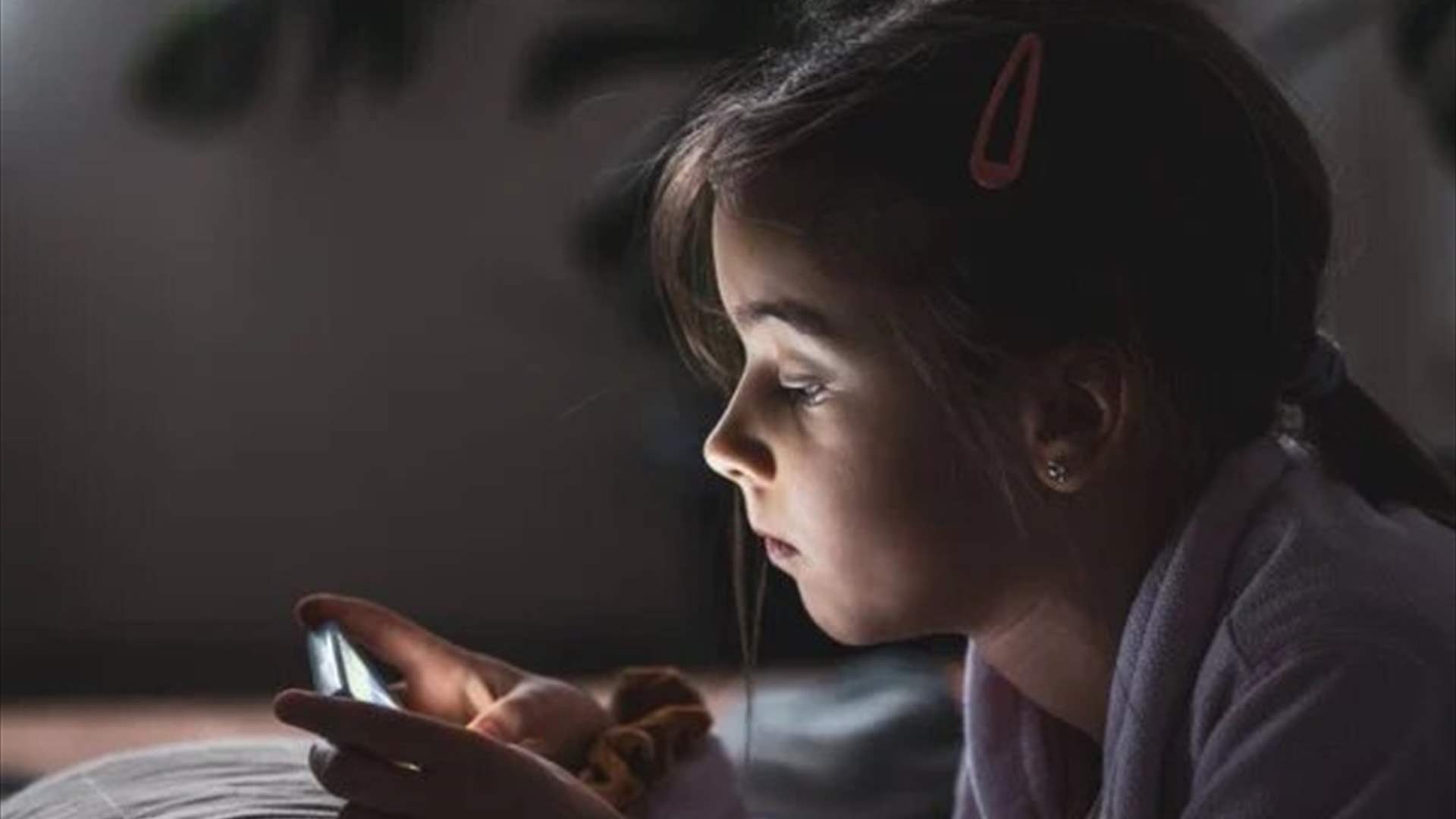 بين الـ40 دقيقة والساعتين نهاراً وحرمان تام ليلاً... قانون جديد متعلّق بالإنترنت للقصّر في هذا البلد!