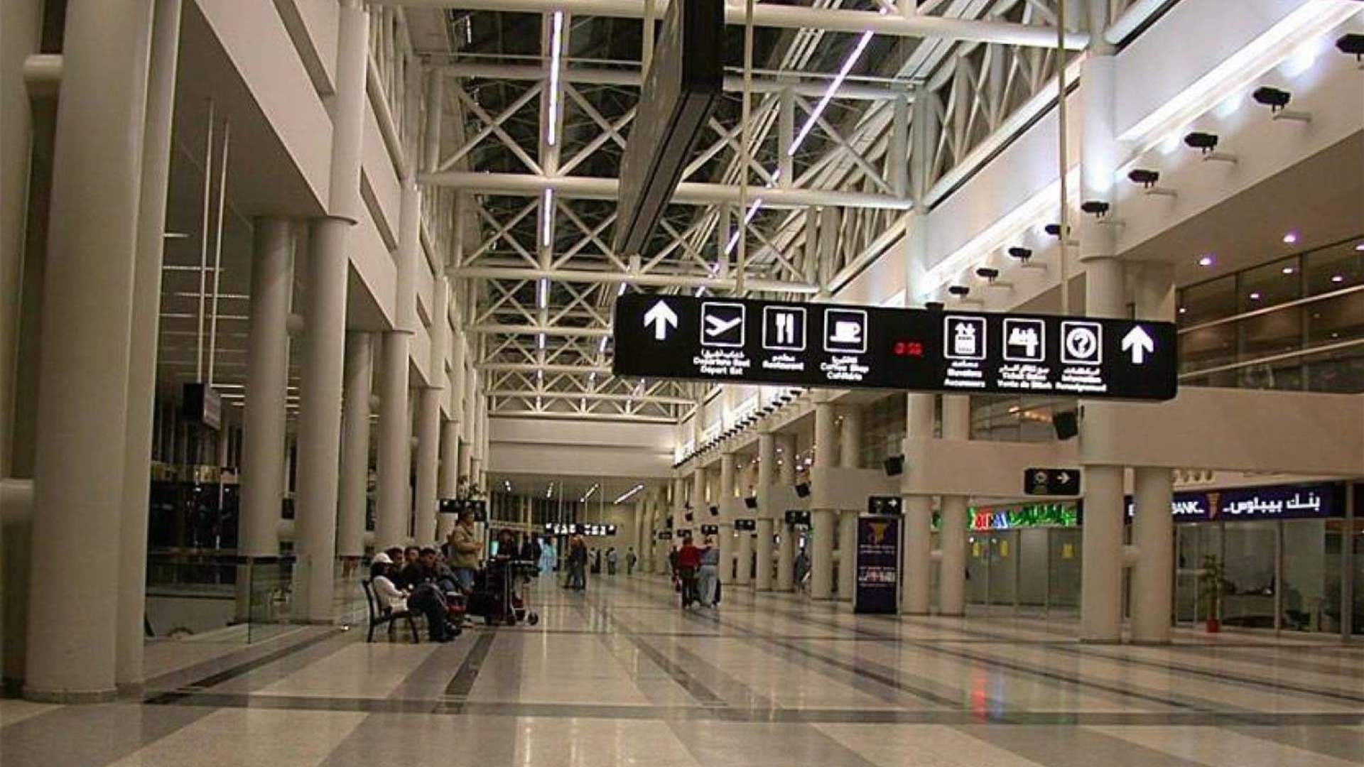 حركة المطار قاربت المليون