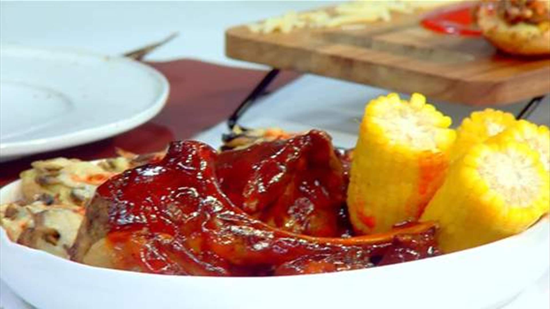 حضروا وصفة Beef Rribs with Sriracha and BBQ sauce على طريقة الشيف فادي زغيب! (فيديو)