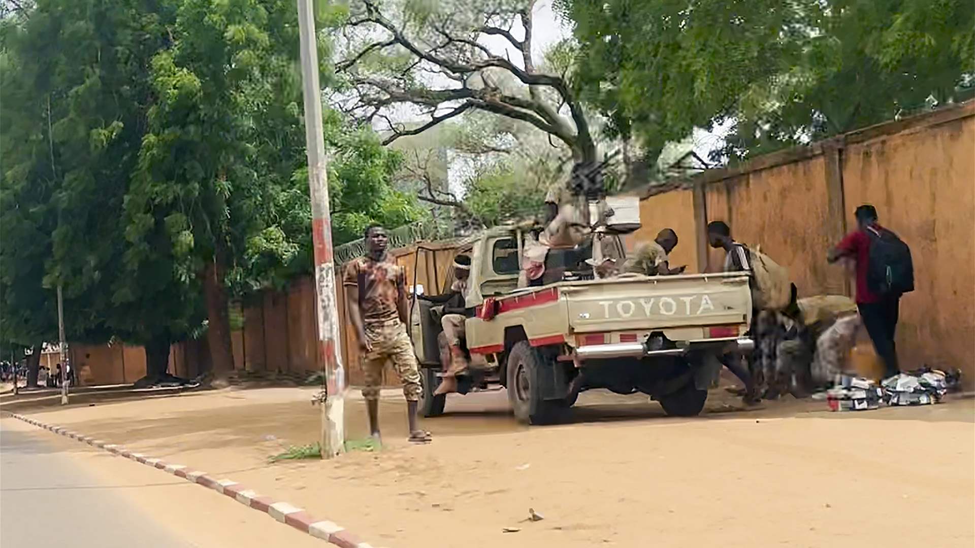 Nigerian President urgently calls for a "friendly solution" to the coup crisis in Niger