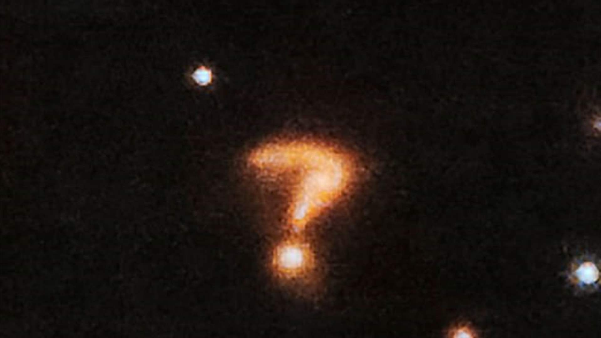 &quot;علامة استفهام&quot; مخيفة تظهر بجوار نجمتين في الفضاء! (صور)