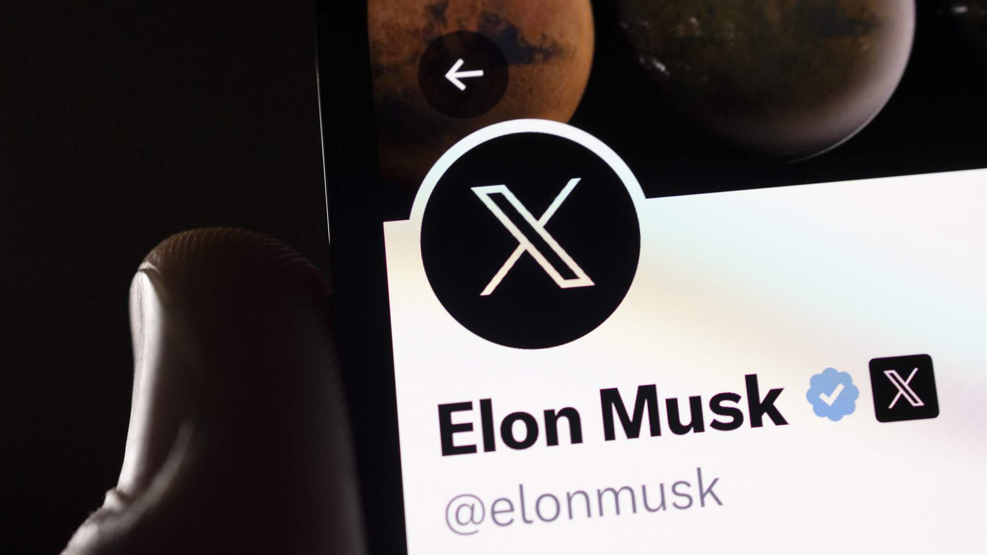 Musk offers to pay legal bills for employees who had problems working because of posts on "X"