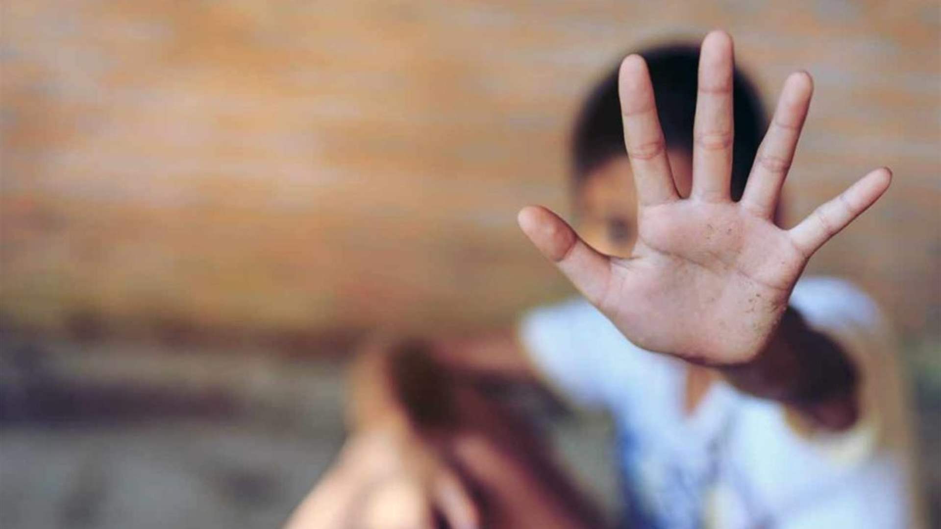 أصيب بكسر بالجمجمة ونزيف بالرأس... طفل عراقي جديد يصارع الموت بعد تعذيبه على يد زوجة أبيه وهذه قصته!